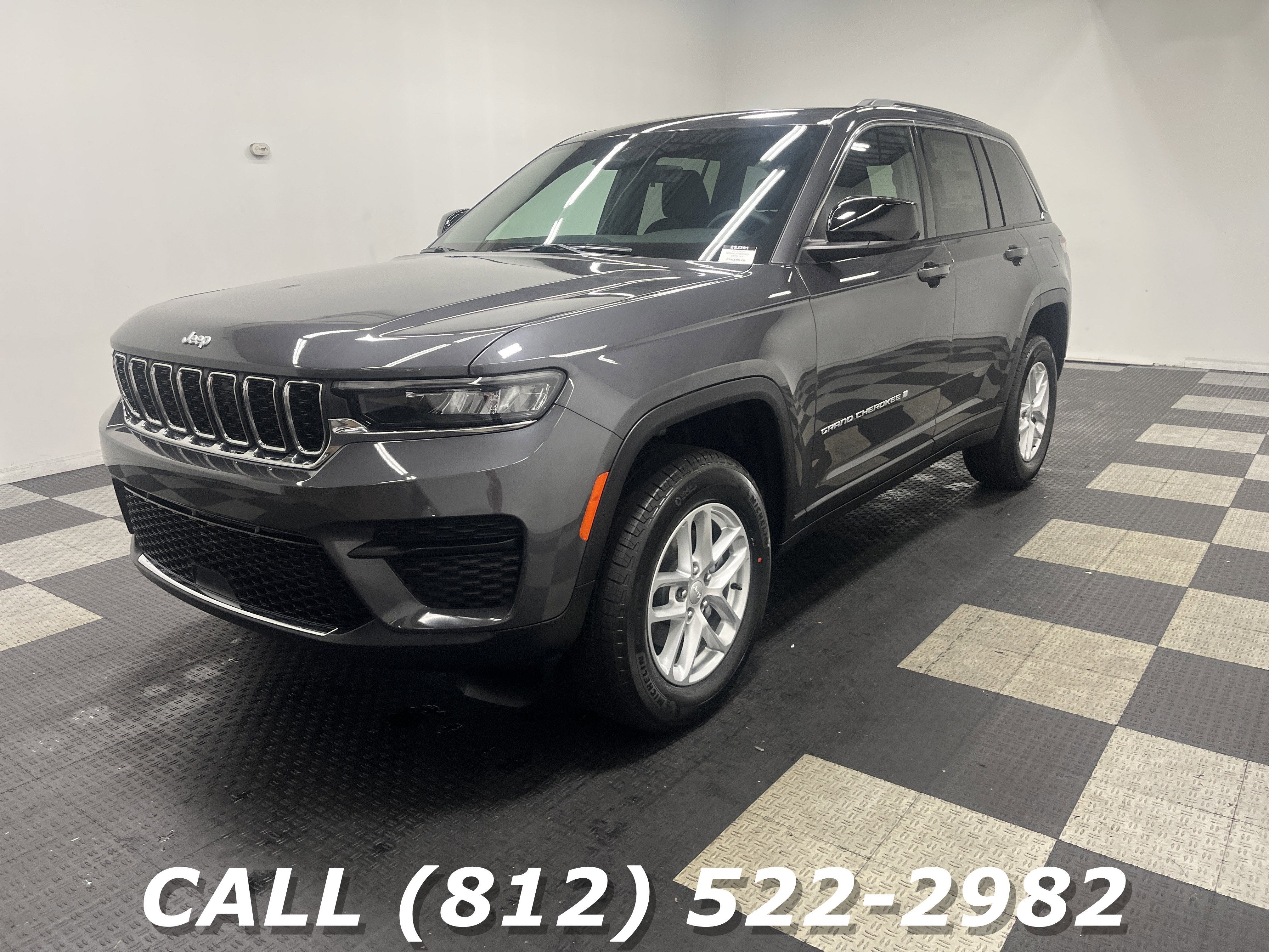 2025 Jeep Grand Cherokee GRAND CHEROKEE LAREDO X 4X4