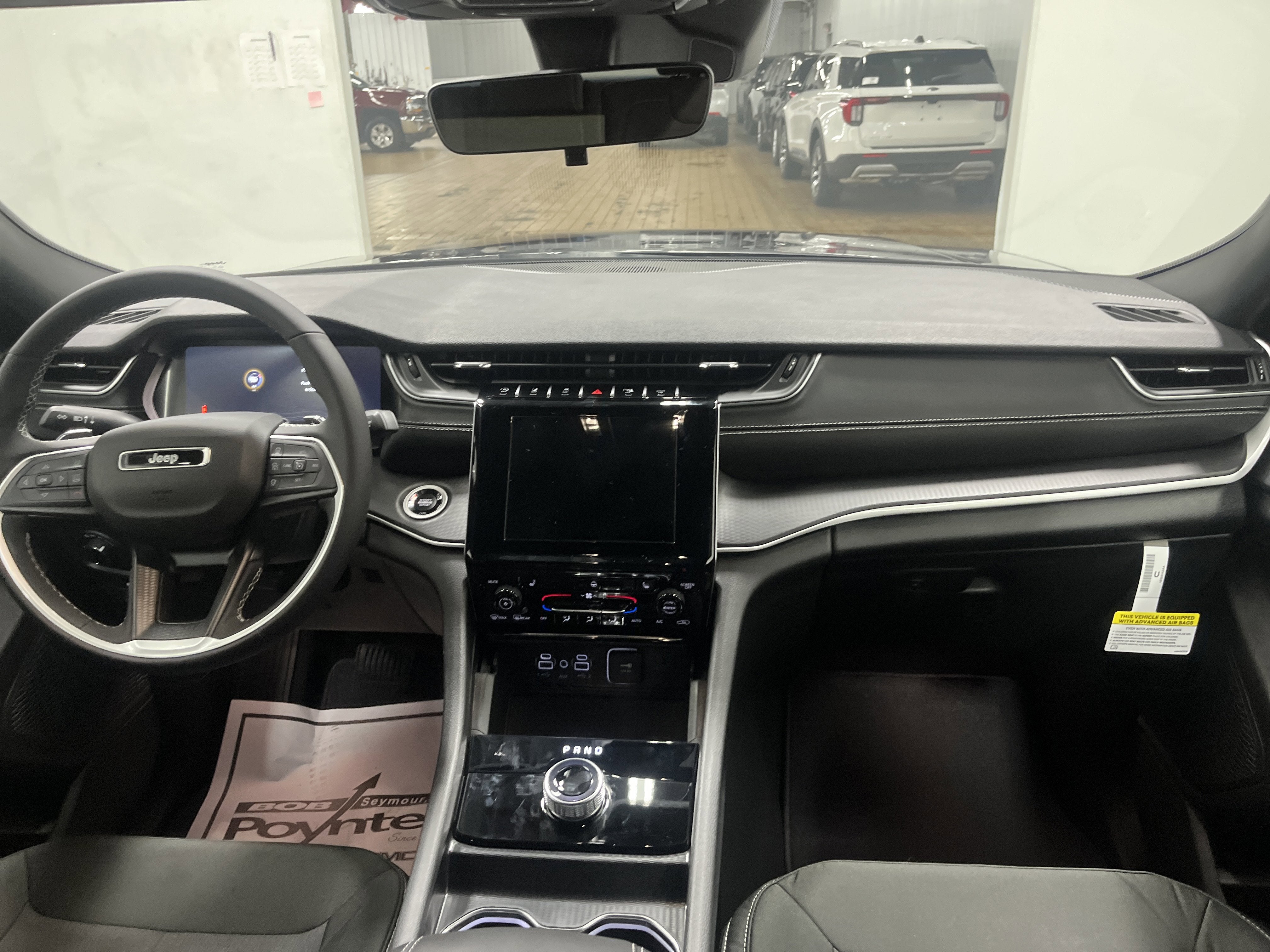 2025 Jeep Grand Cherokee GRAND CHEROKEE LAREDO X 4X4