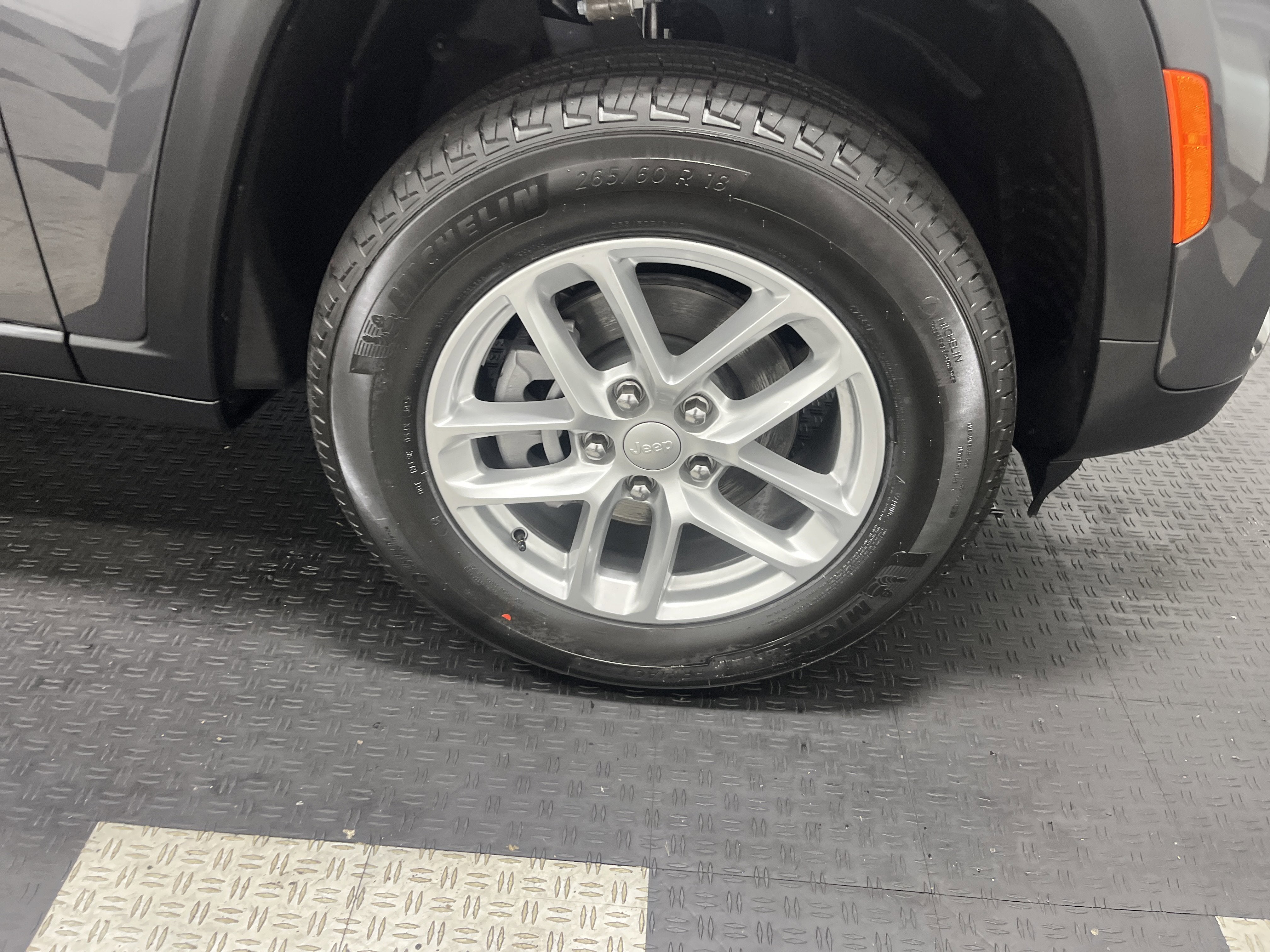 2025 Jeep Grand Cherokee GRAND CHEROKEE LAREDO X 4X4