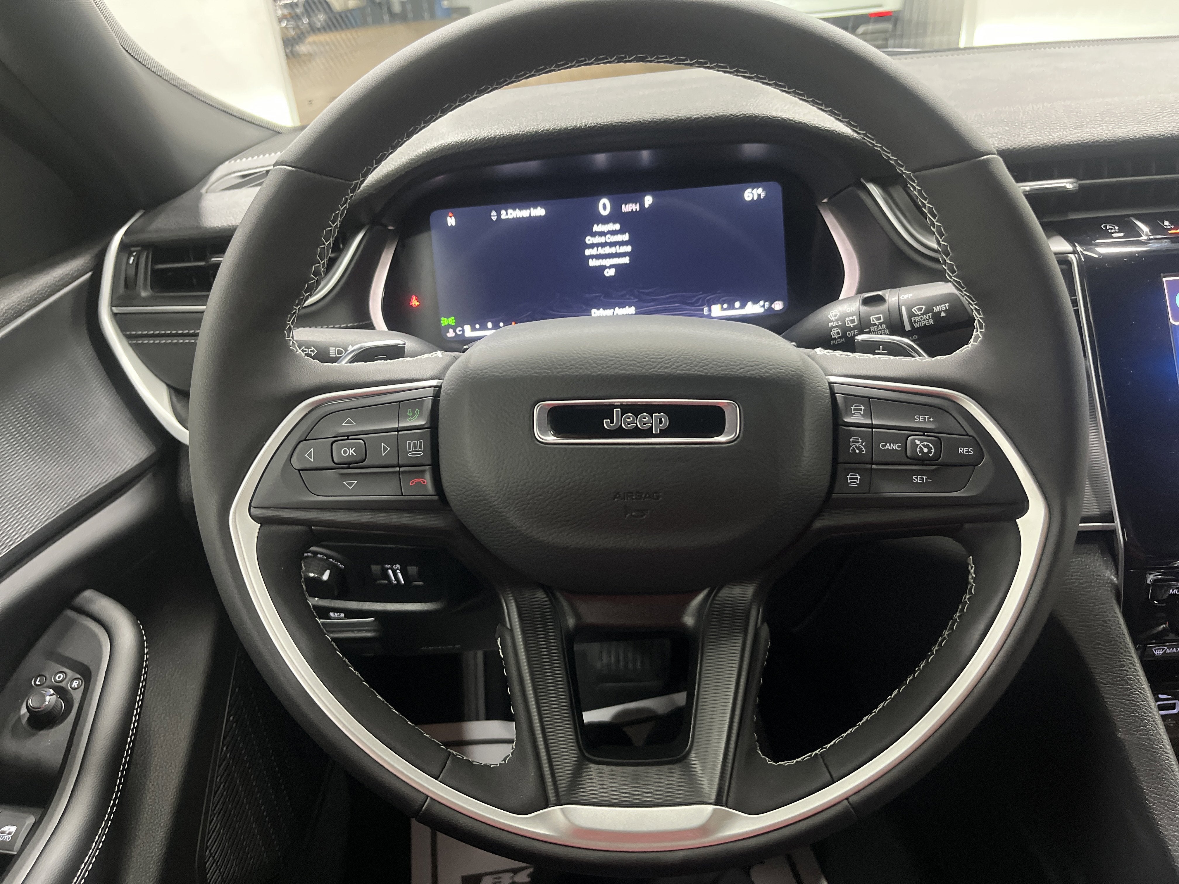 2025 Jeep Grand Cherokee GRAND CHEROKEE LAREDO X 4X4