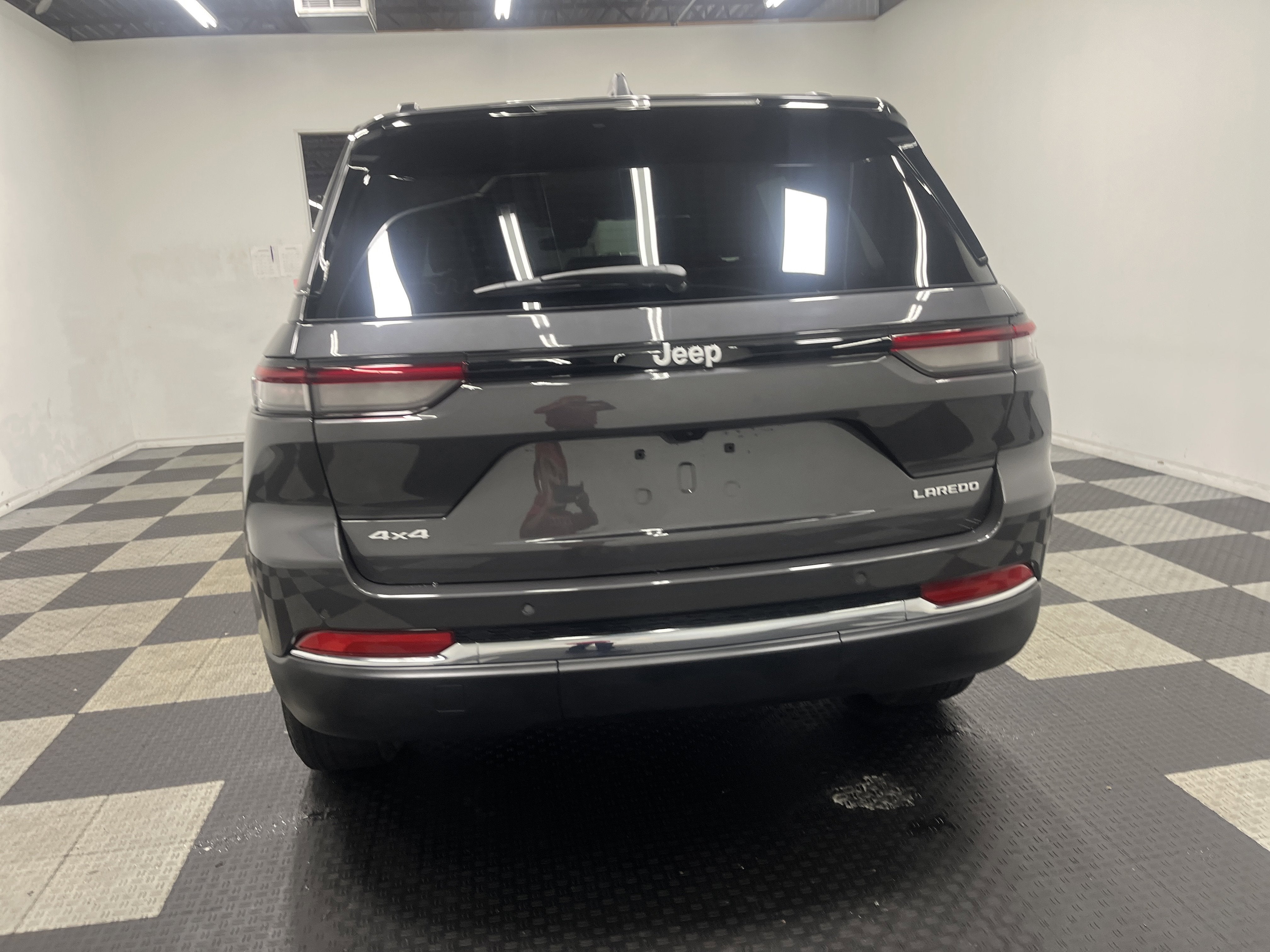 2025 Jeep Grand Cherokee GRAND CHEROKEE LAREDO X 4X4