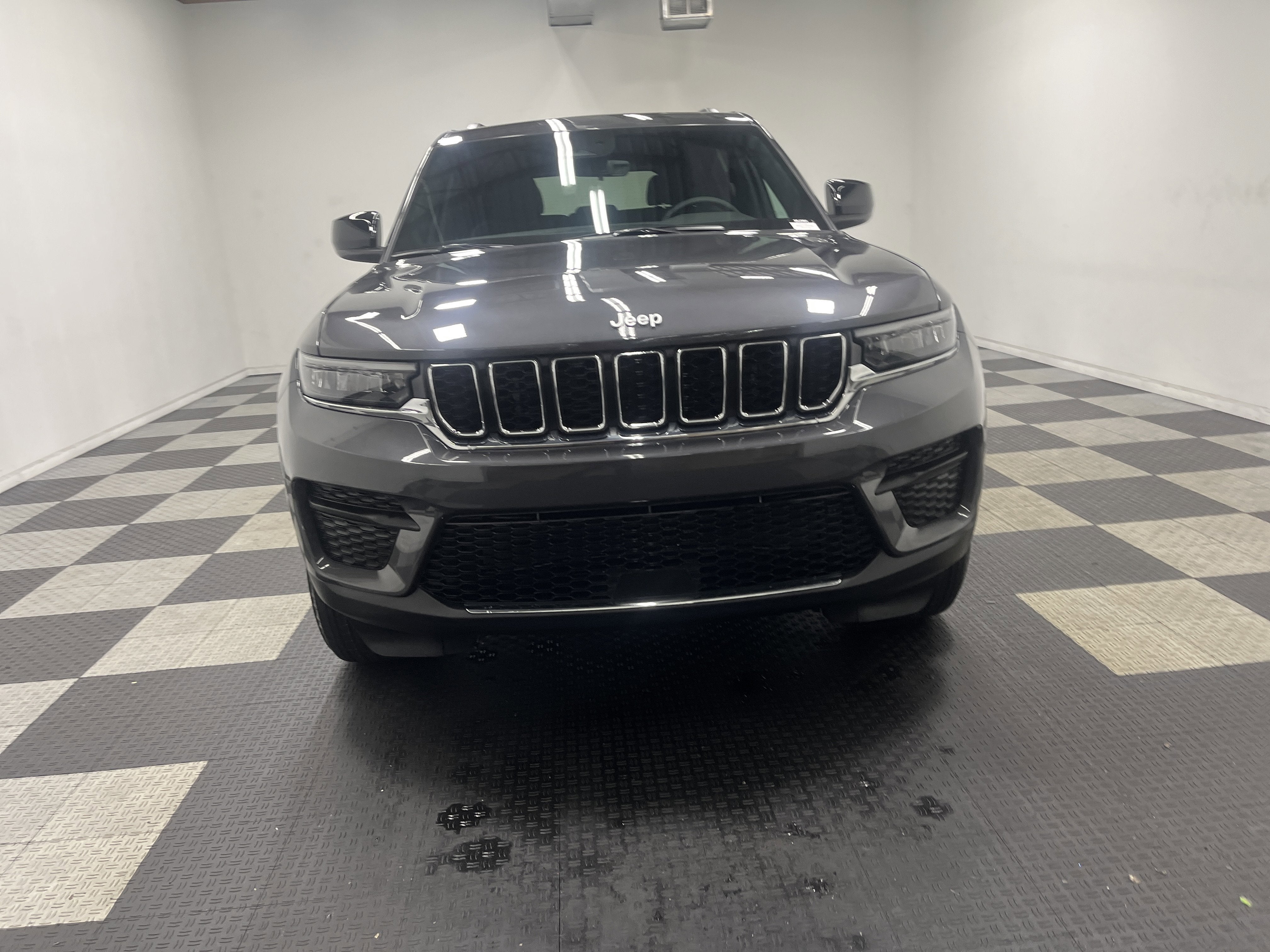 2025 Jeep Grand Cherokee GRAND CHEROKEE LAREDO X 4X4