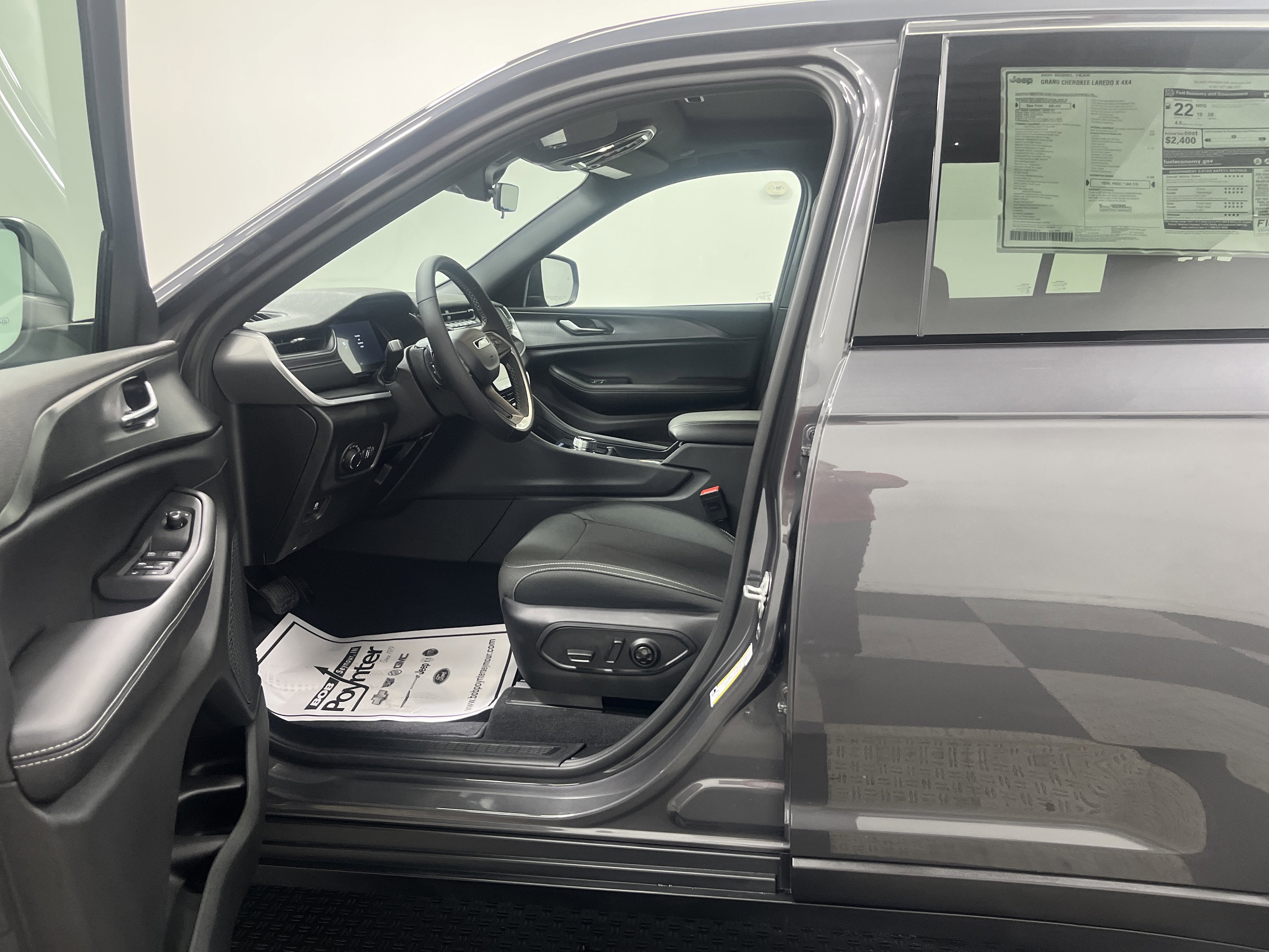 2025 Jeep Grand Cherokee GRAND CHEROKEE LAREDO X 4X4