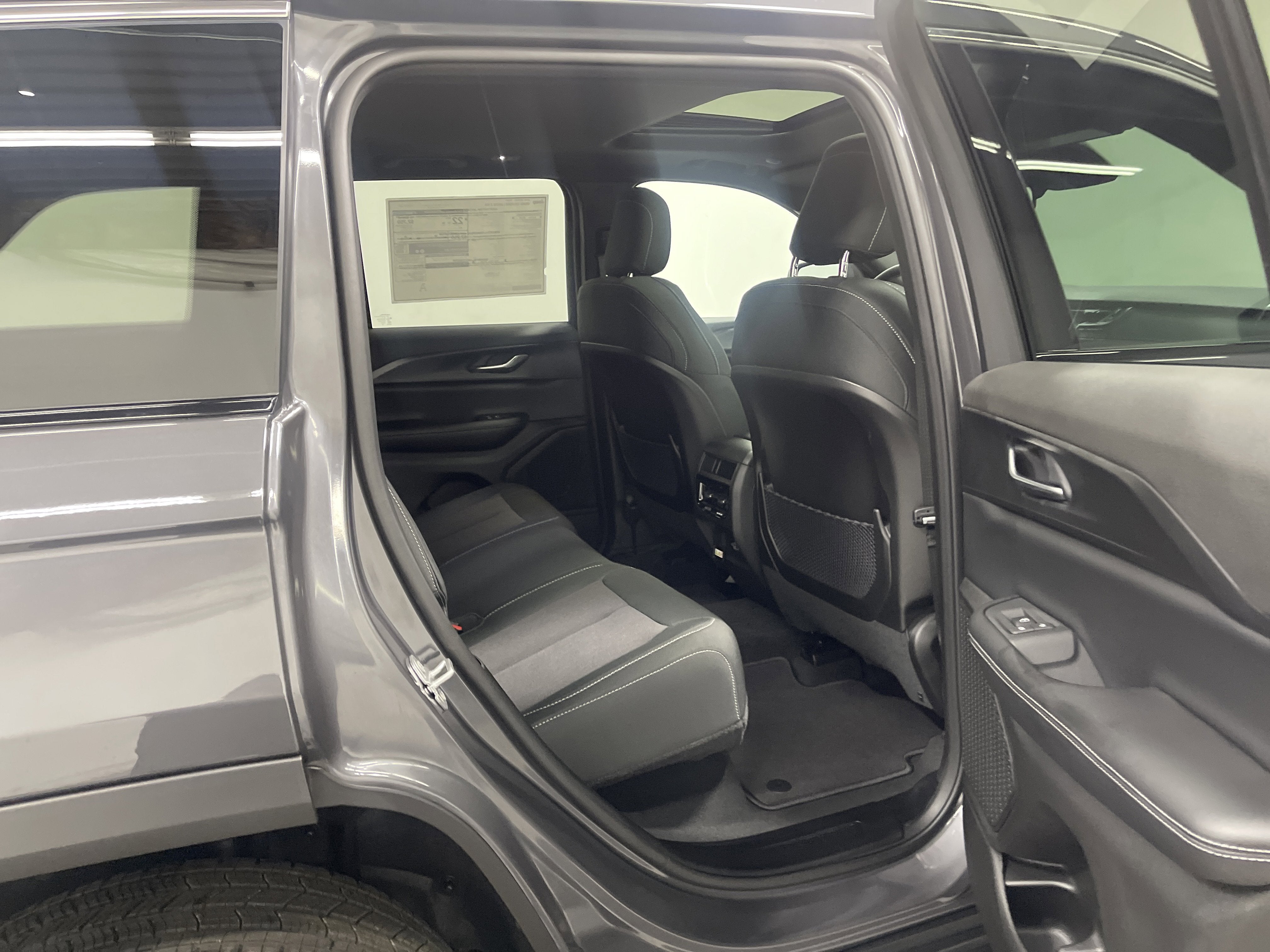 2026 Jeep Grand Cherokee GRAND CHEROKEE LAREDO X 4X4