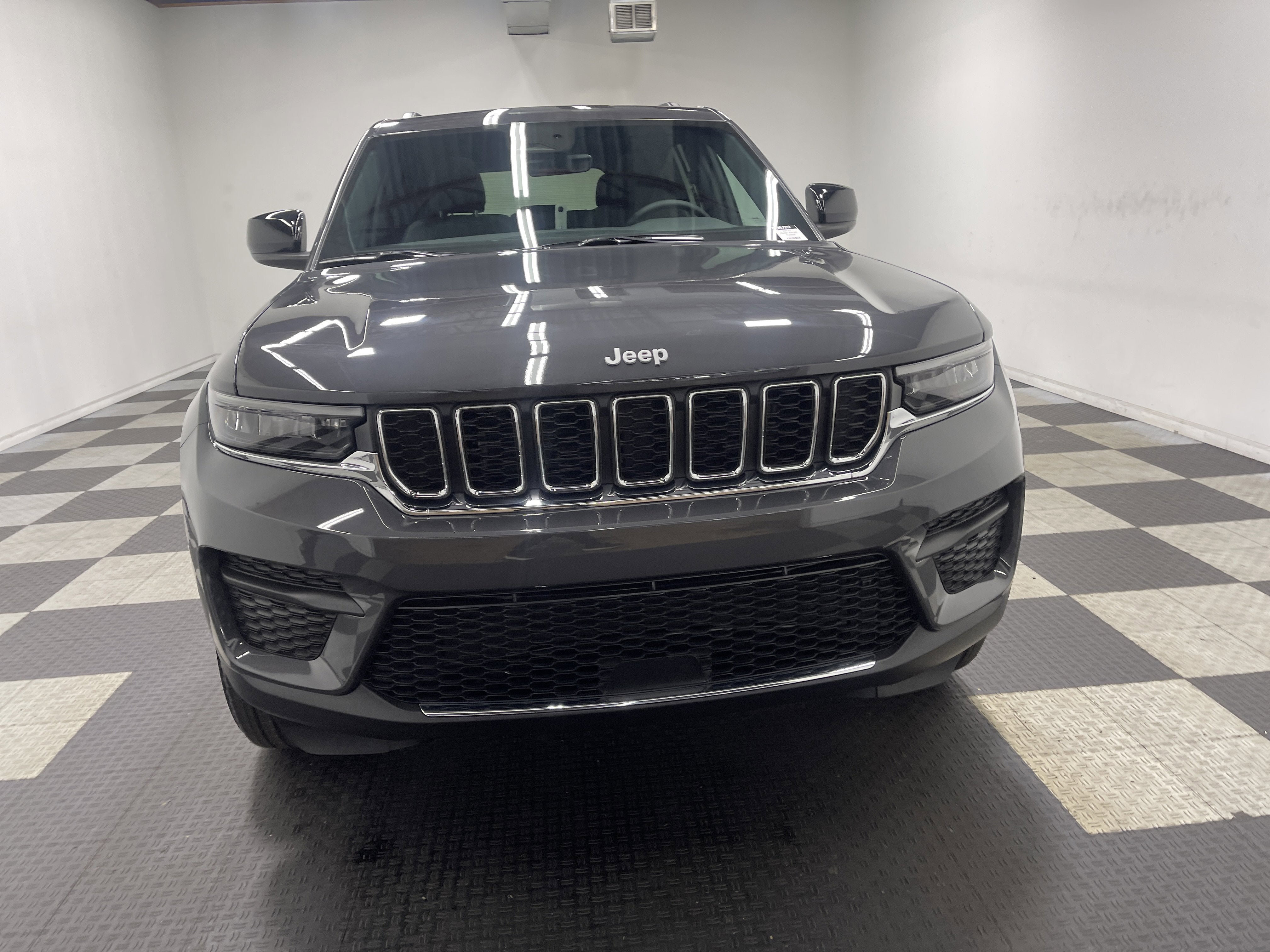 2026 Jeep Grand Cherokee GRAND CHEROKEE LAREDO X 4X4