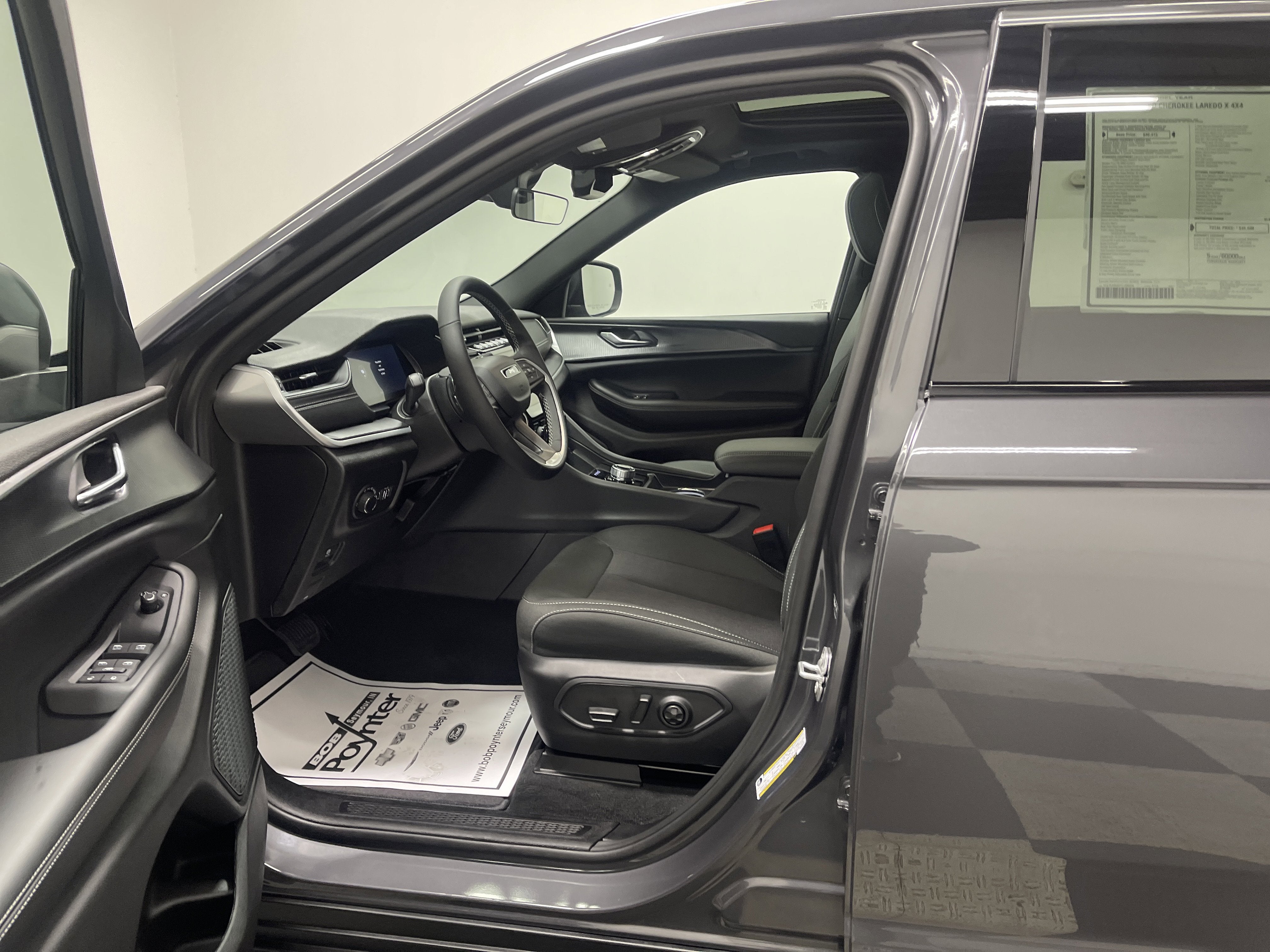 2026 Jeep Grand Cherokee GRAND CHEROKEE LAREDO X 4X4