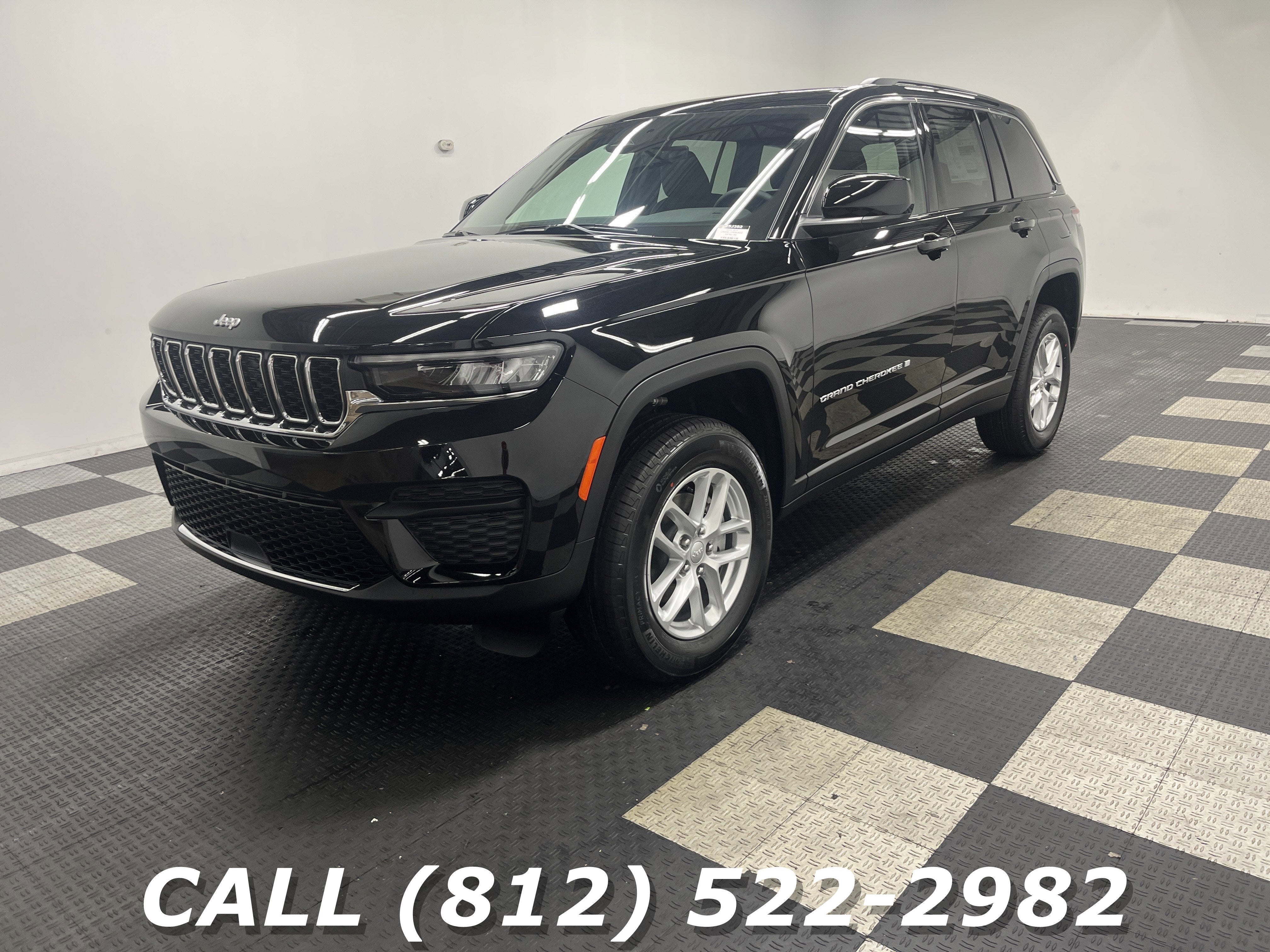 2025 Jeep Grand Cherokee GRAND CHEROKEE LAREDO X 4X4