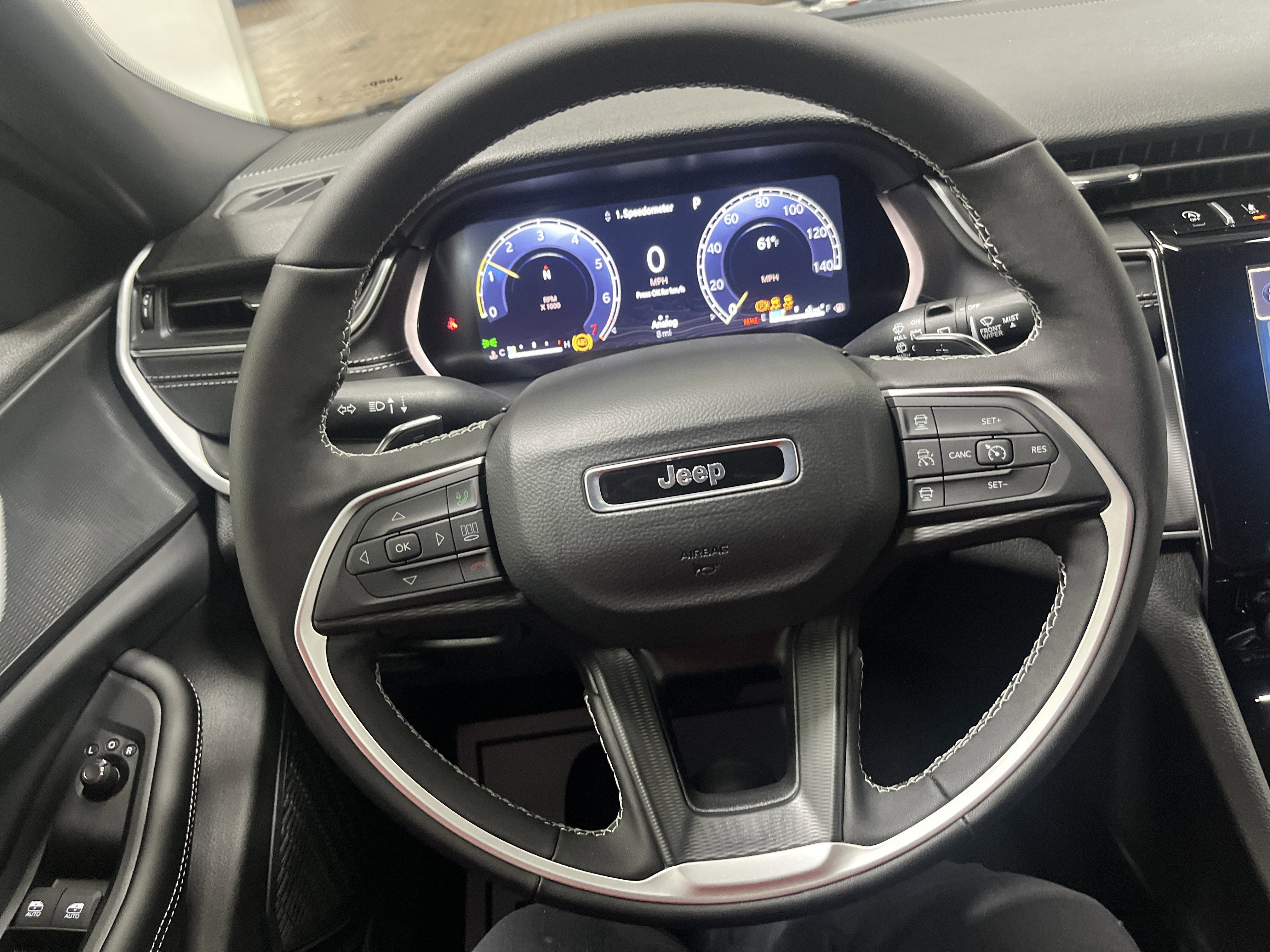 2025 Jeep Grand Cherokee GRAND CHEROKEE LAREDO X 4X4