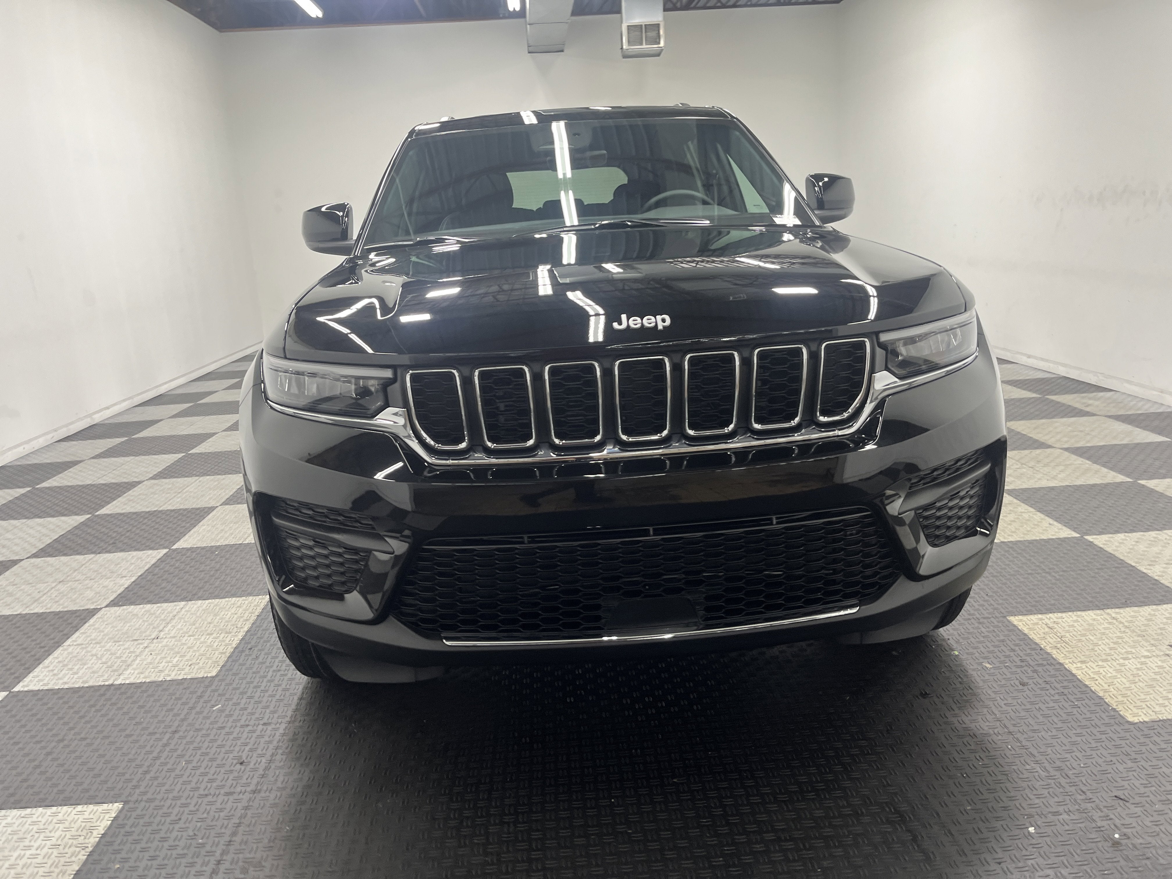 2025 Jeep Grand Cherokee GRAND CHEROKEE LAREDO X 4X4