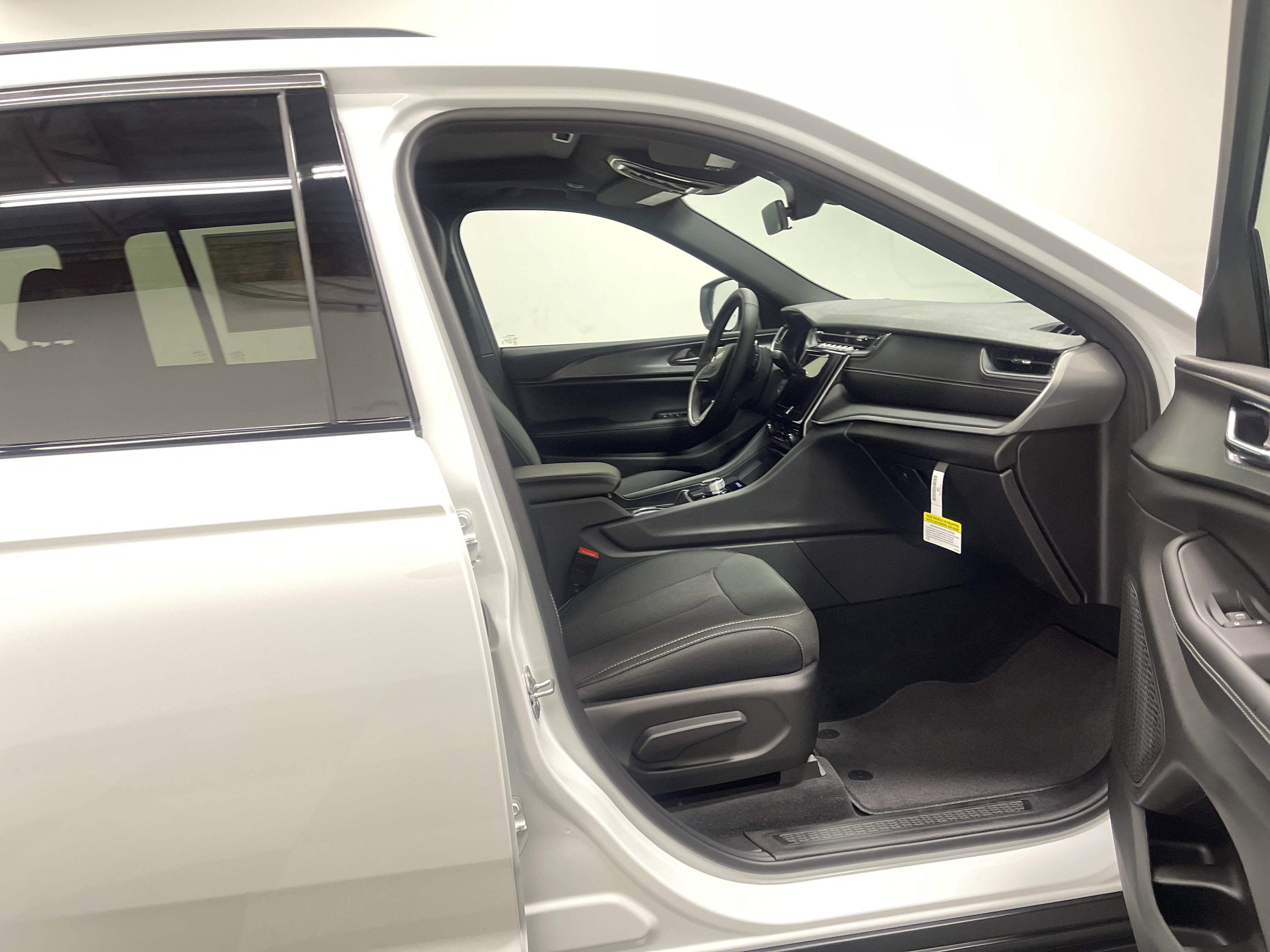 2026 Jeep Grand Cherokee GRAND CHEROKEE LAREDO X 4X4