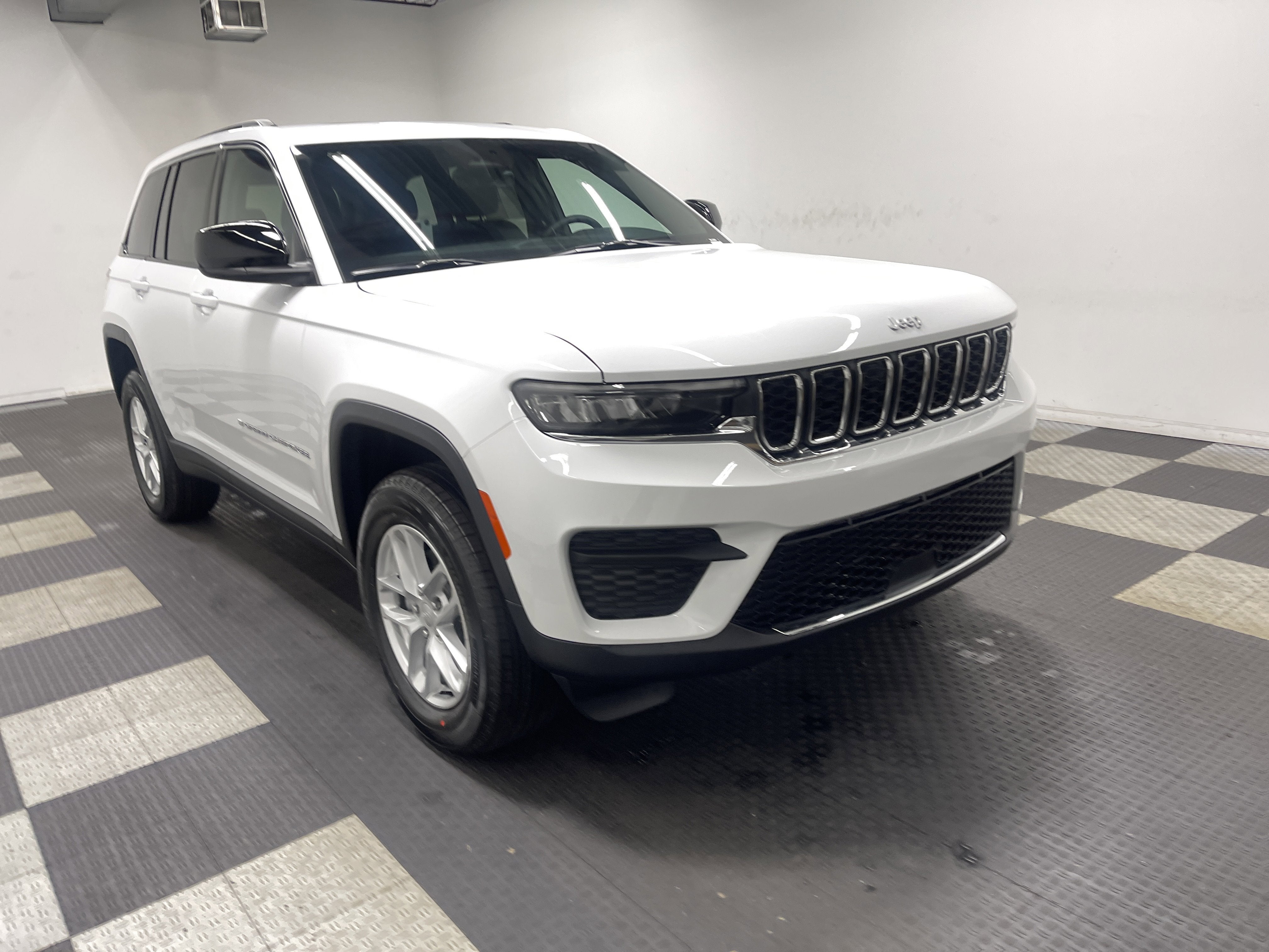2026 Jeep Grand Cherokee GRAND CHEROKEE LAREDO X 4X4