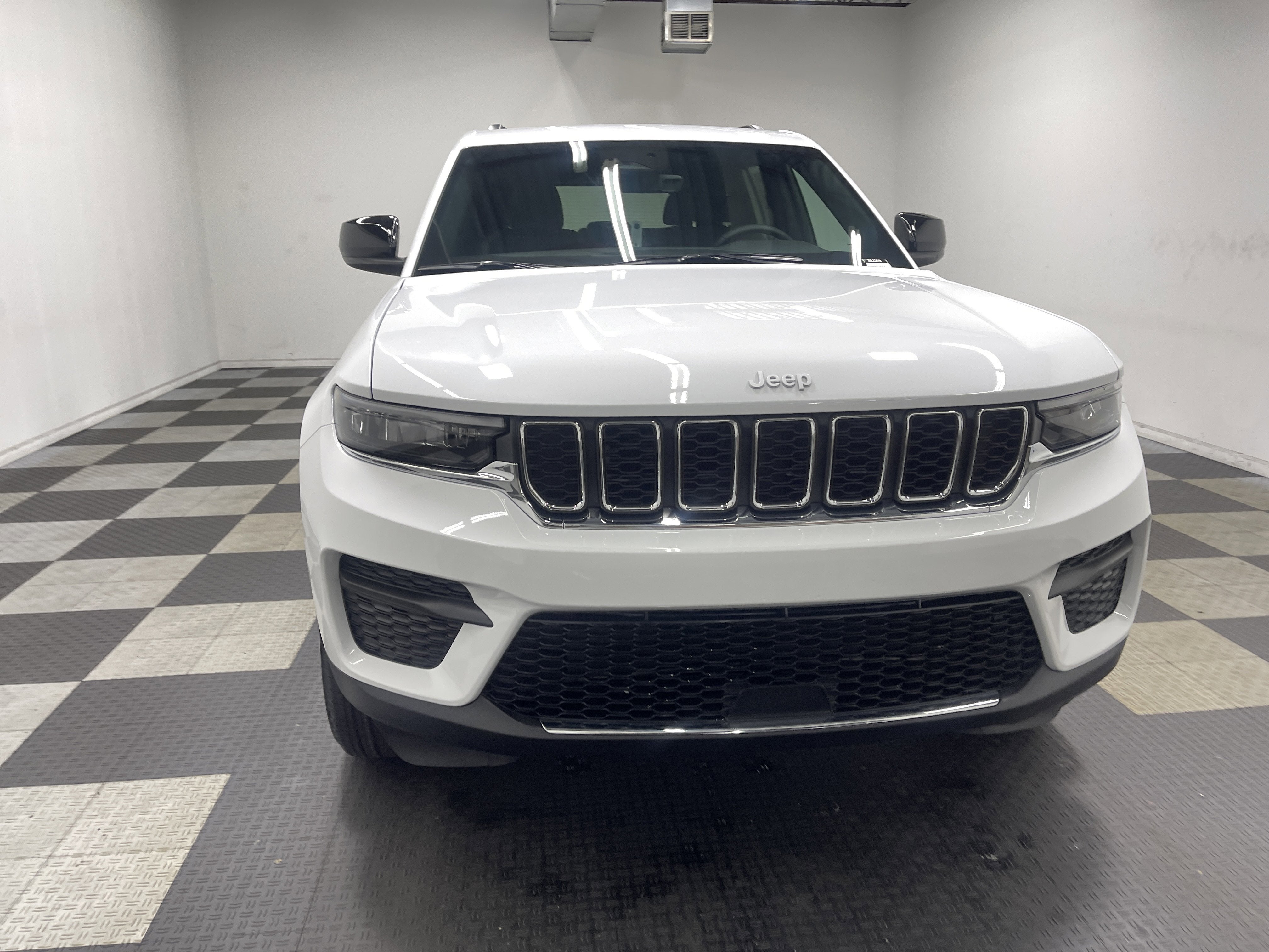 2026 Jeep Grand Cherokee GRAND CHEROKEE LAREDO X 4X4