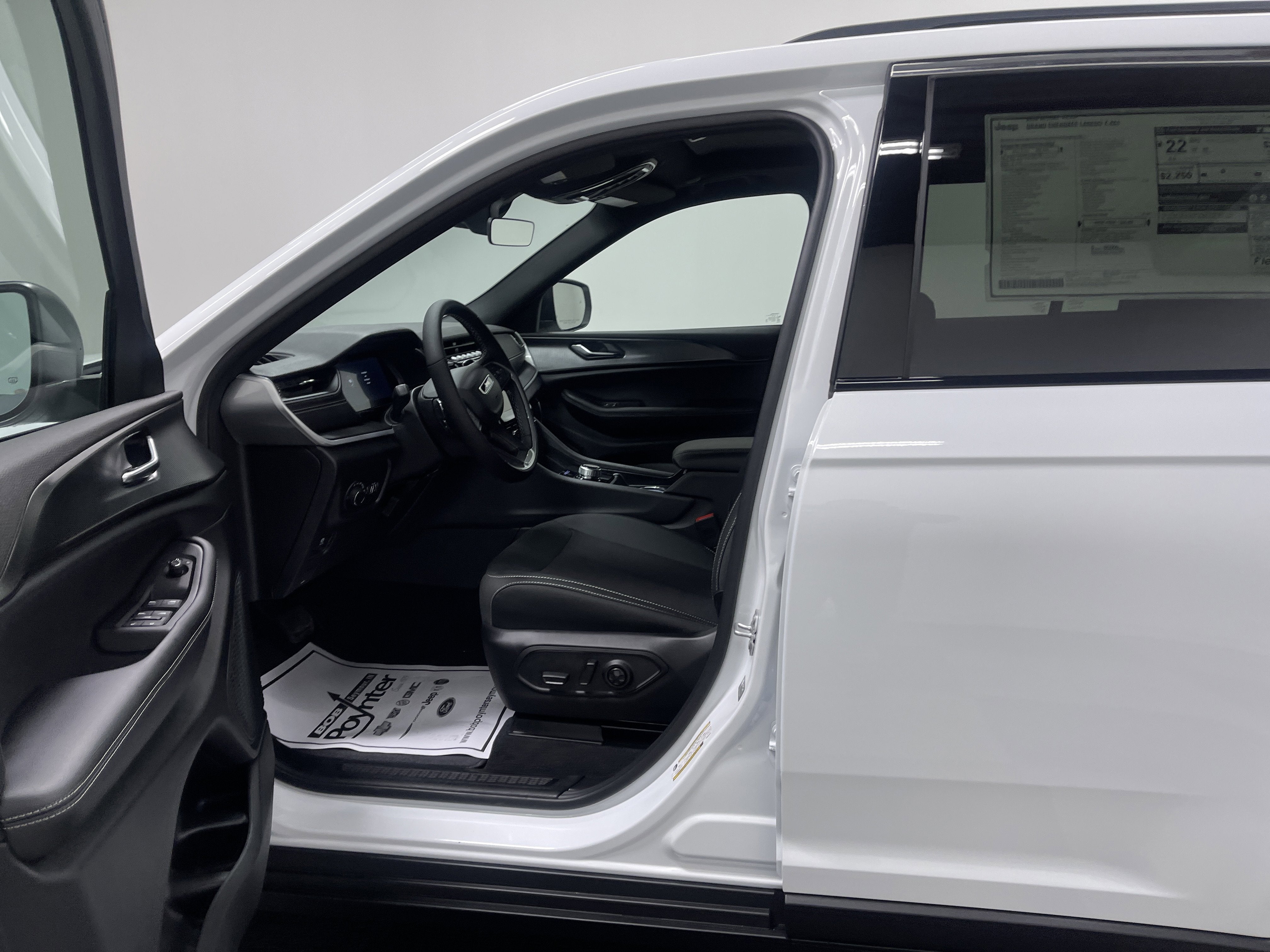 2026 Jeep Grand Cherokee GRAND CHEROKEE LAREDO X 4X4