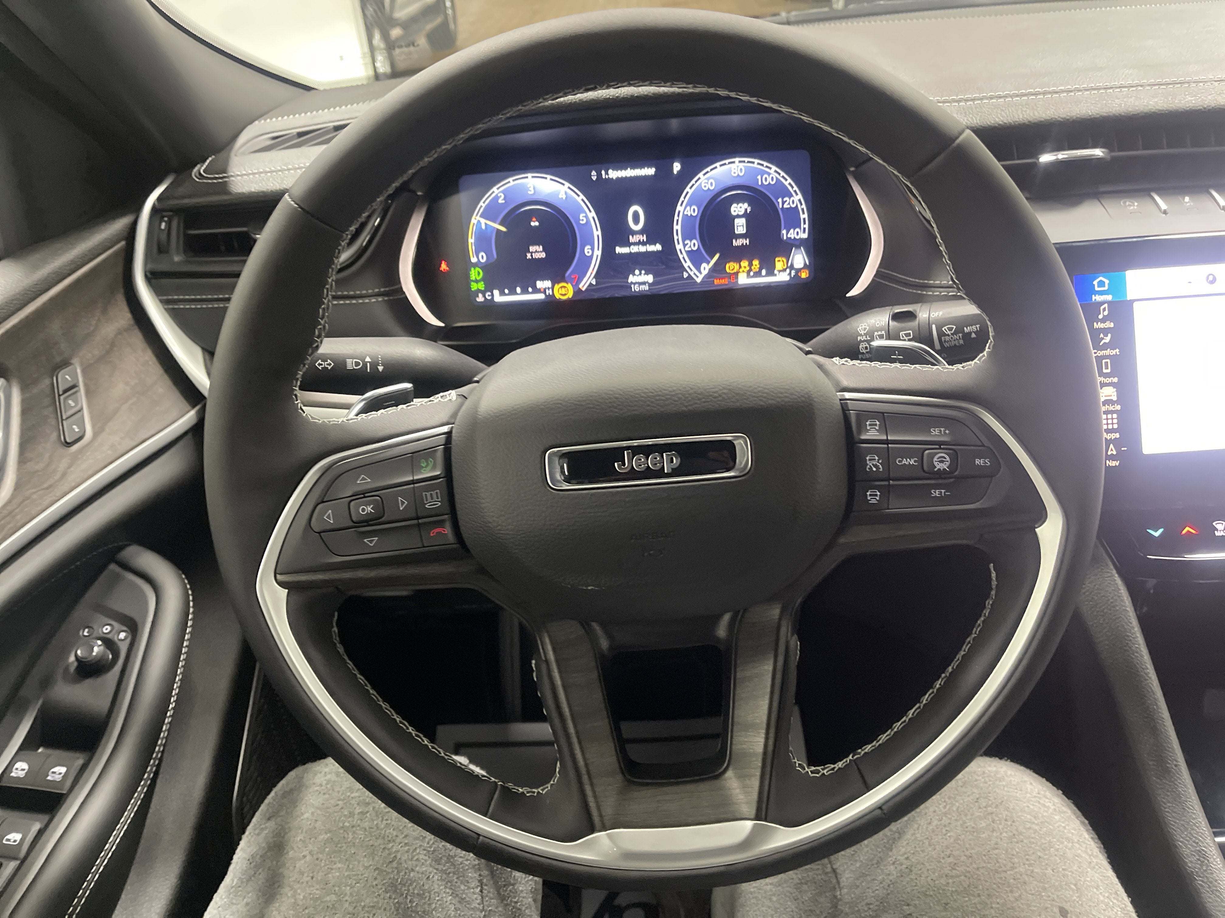 2026 Jeep Grand Cherokee GRAND CHEROKEE LIMITED RESERVE 4X4