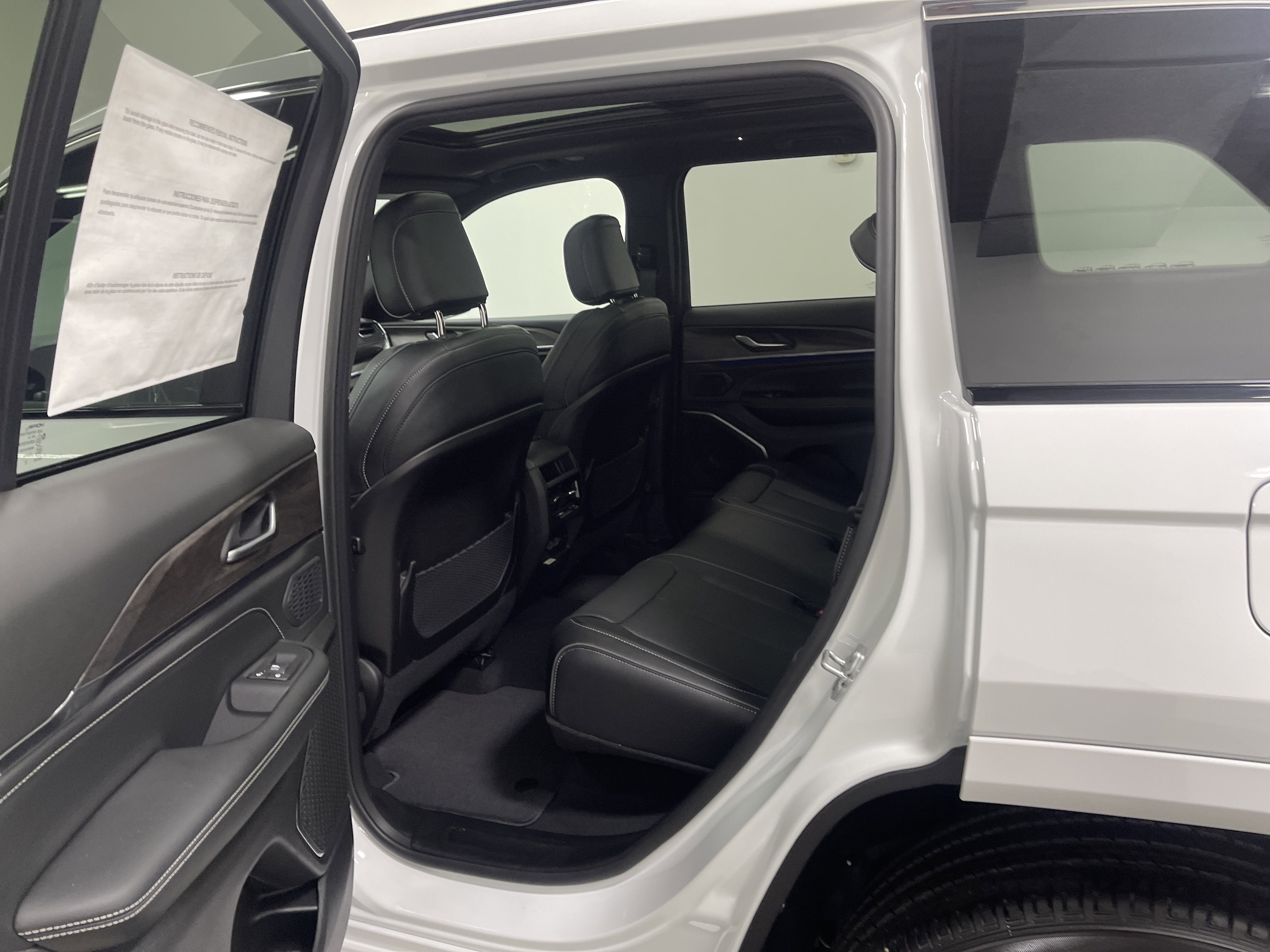 2025 Jeep Grand Cherokee GRAND CHEROKEE OVERLAND 4X4