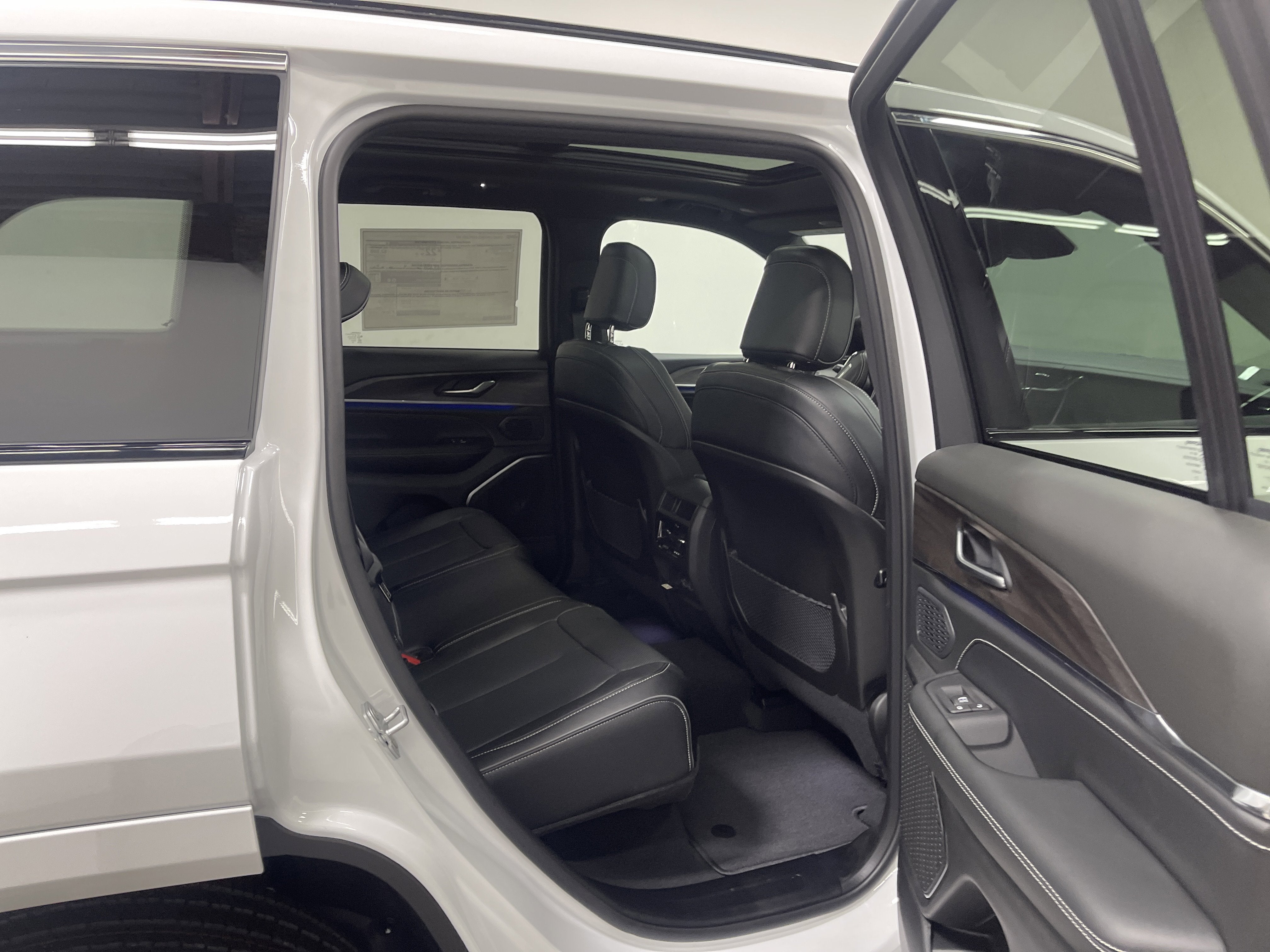 2025 Jeep Grand Cherokee GRAND CHEROKEE OVERLAND 4X4