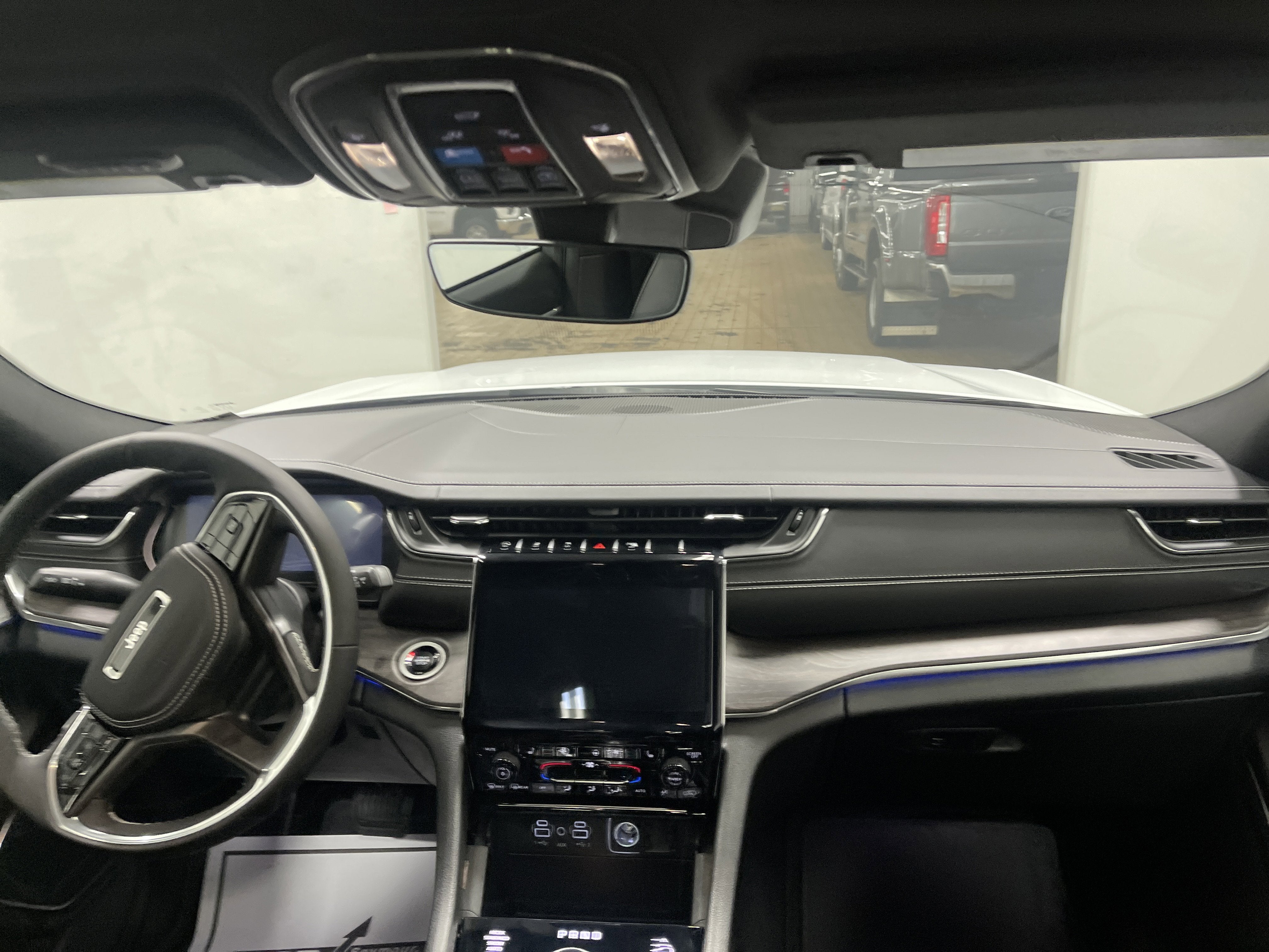 2025 Jeep Grand Cherokee GRAND CHEROKEE OVERLAND 4X4