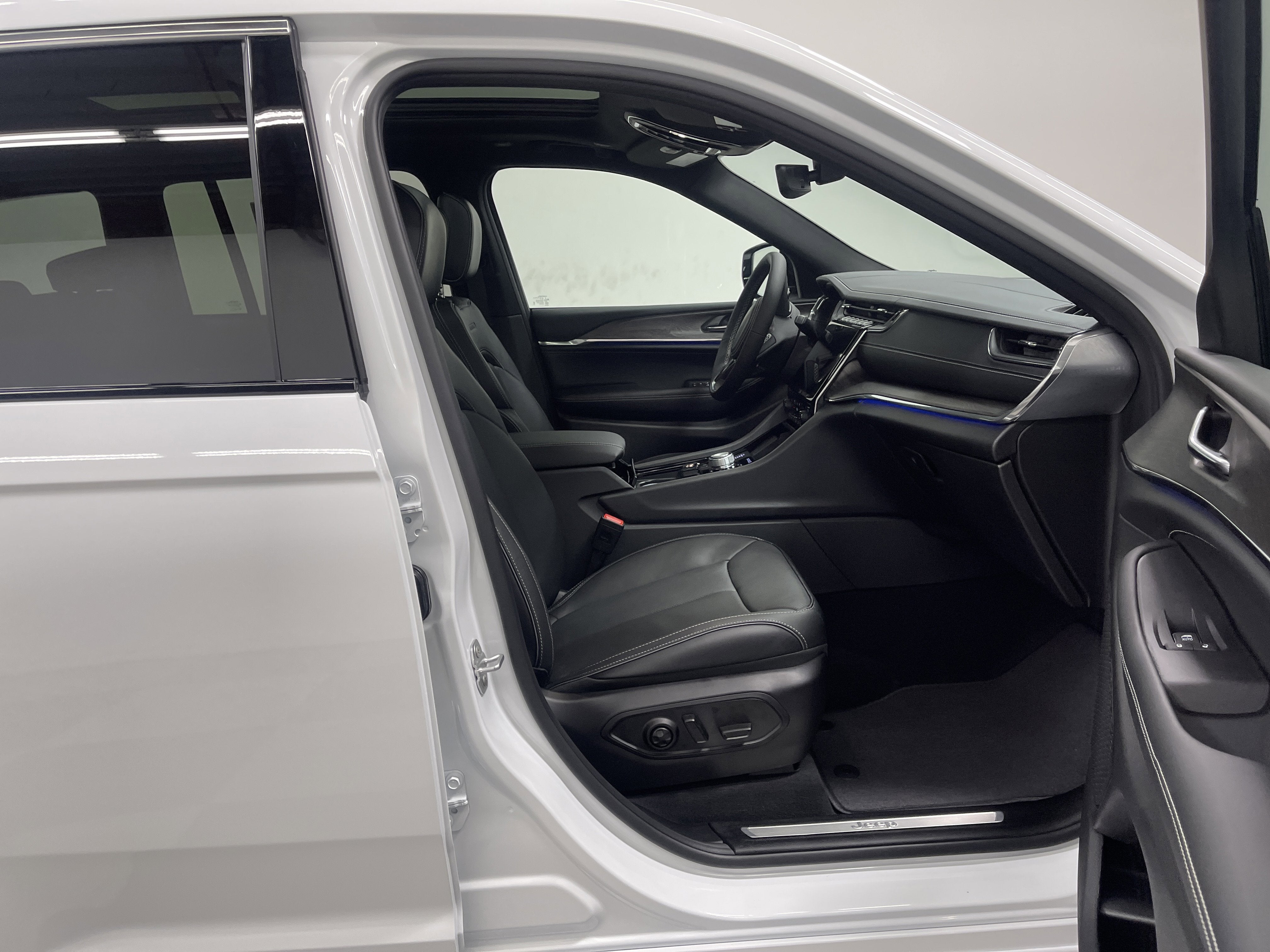 2025 Jeep Grand Cherokee GRAND CHEROKEE OVERLAND 4X4