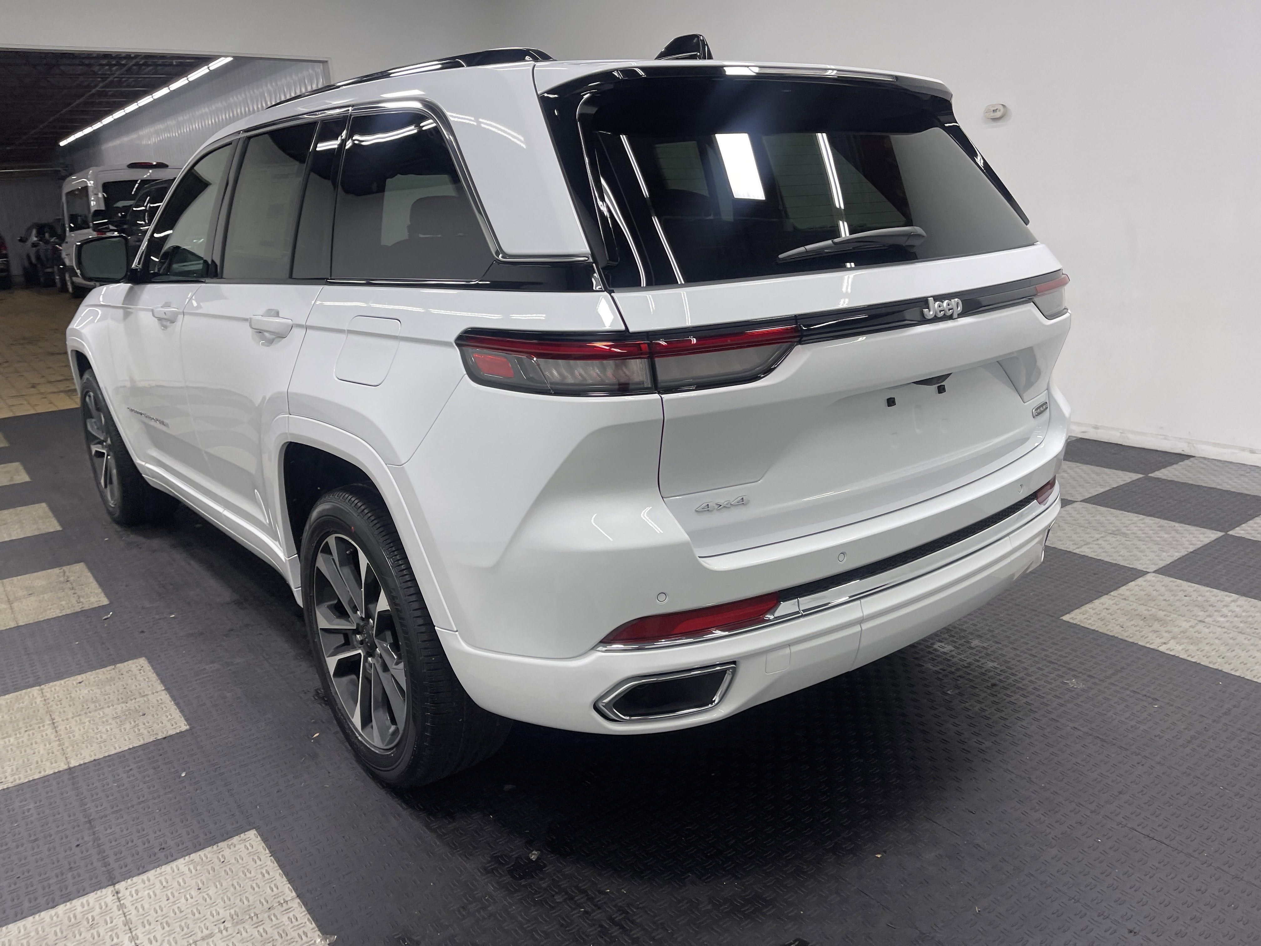 2025 Jeep Grand Cherokee GRAND CHEROKEE OVERLAND 4X4