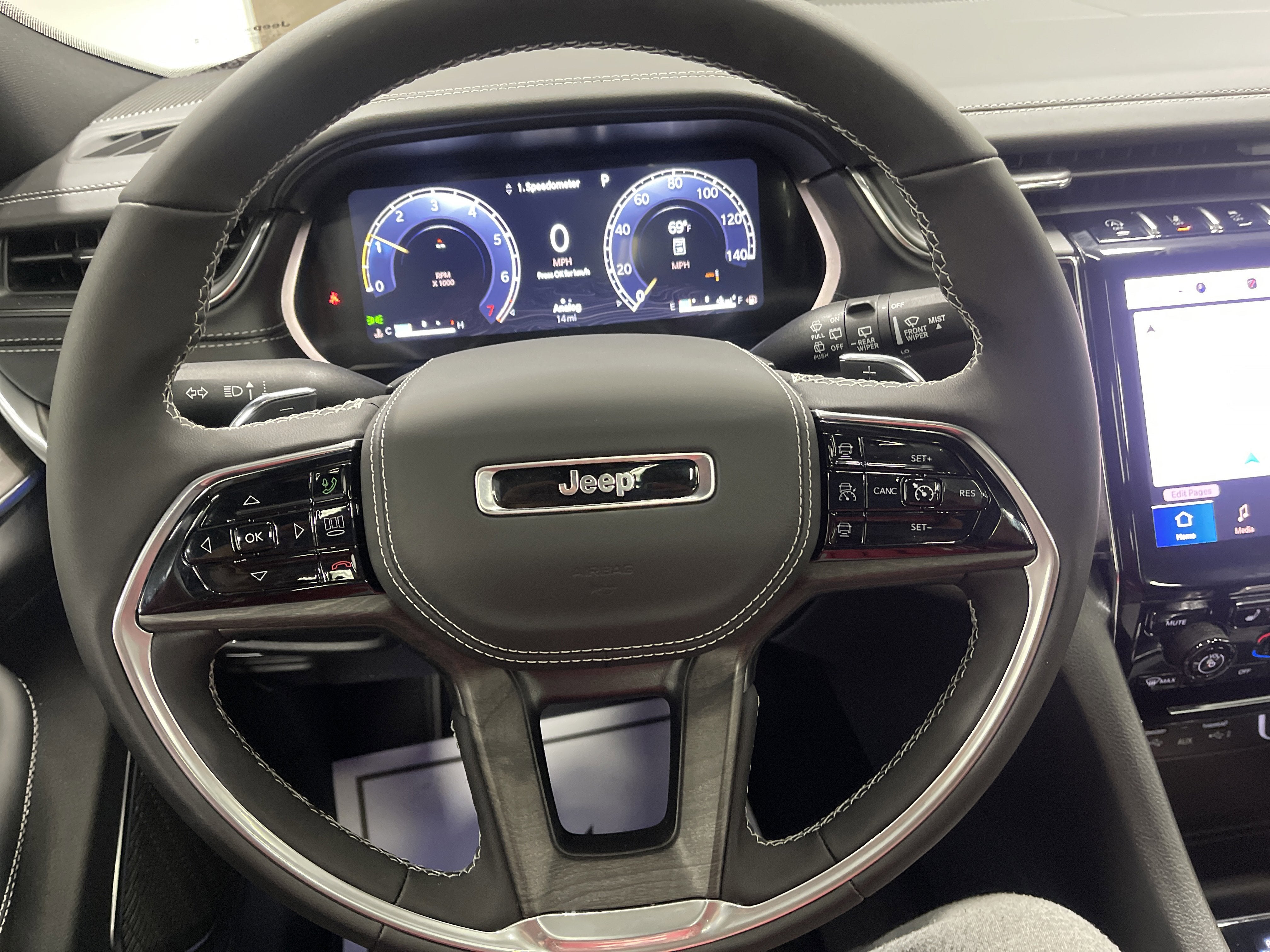 2025 Jeep Grand Cherokee GRAND CHEROKEE OVERLAND 4X4