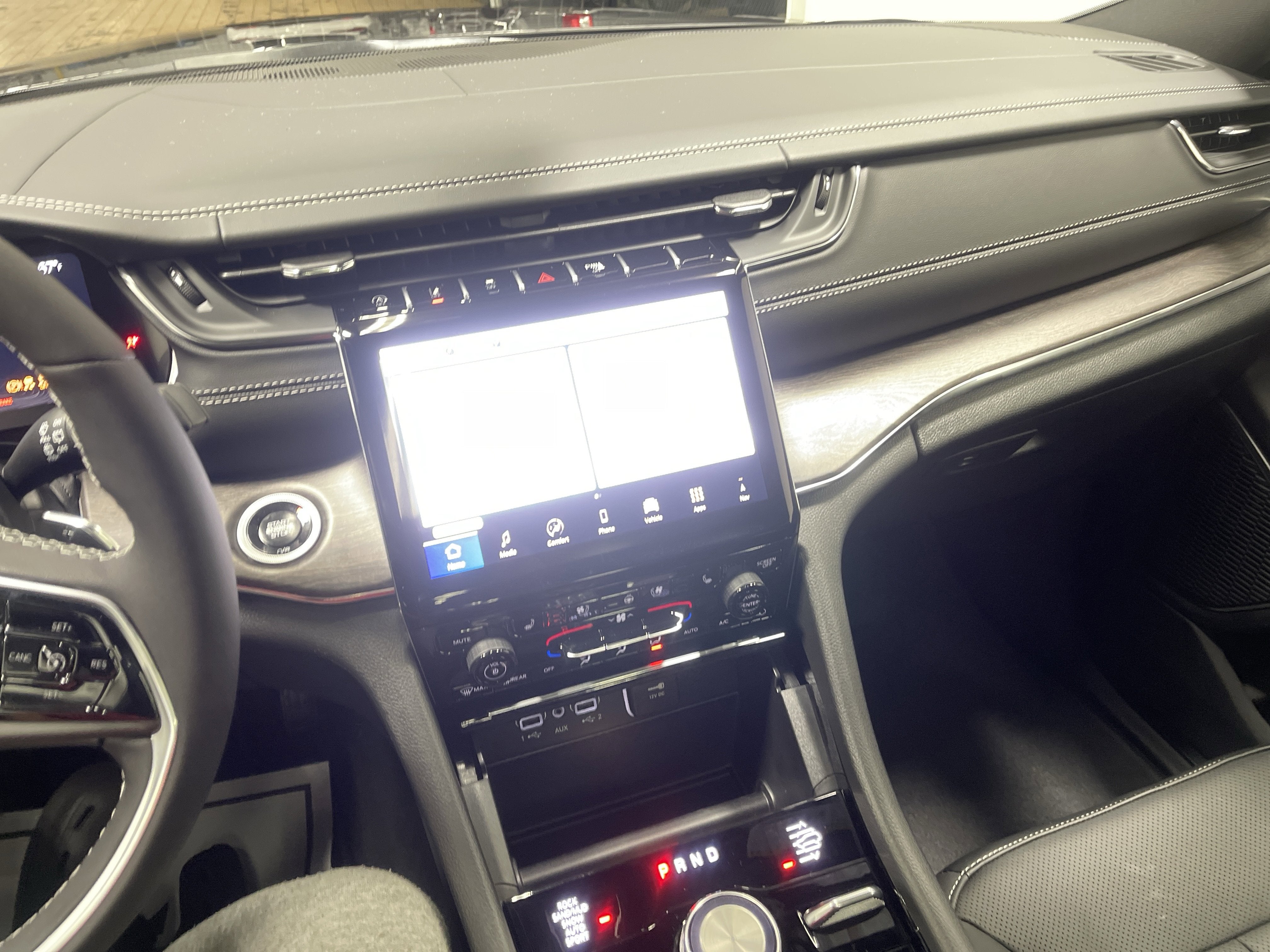 2025 Jeep Grand Cherokee GRAND CHEROKEE OVERLAND 4X4