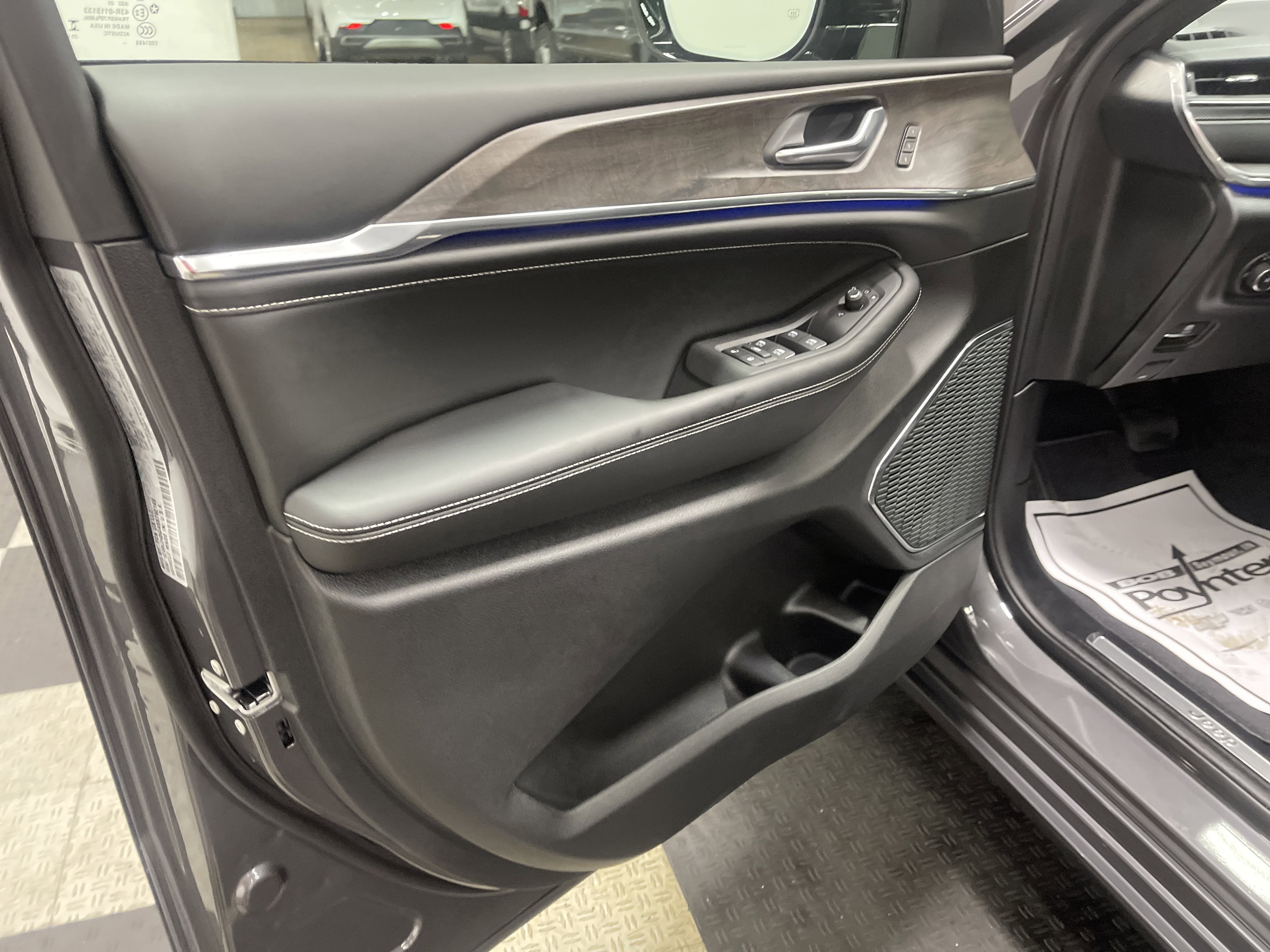 2025 Jeep Grand Cherokee GRAND CHEROKEE OVERLAND 4X4