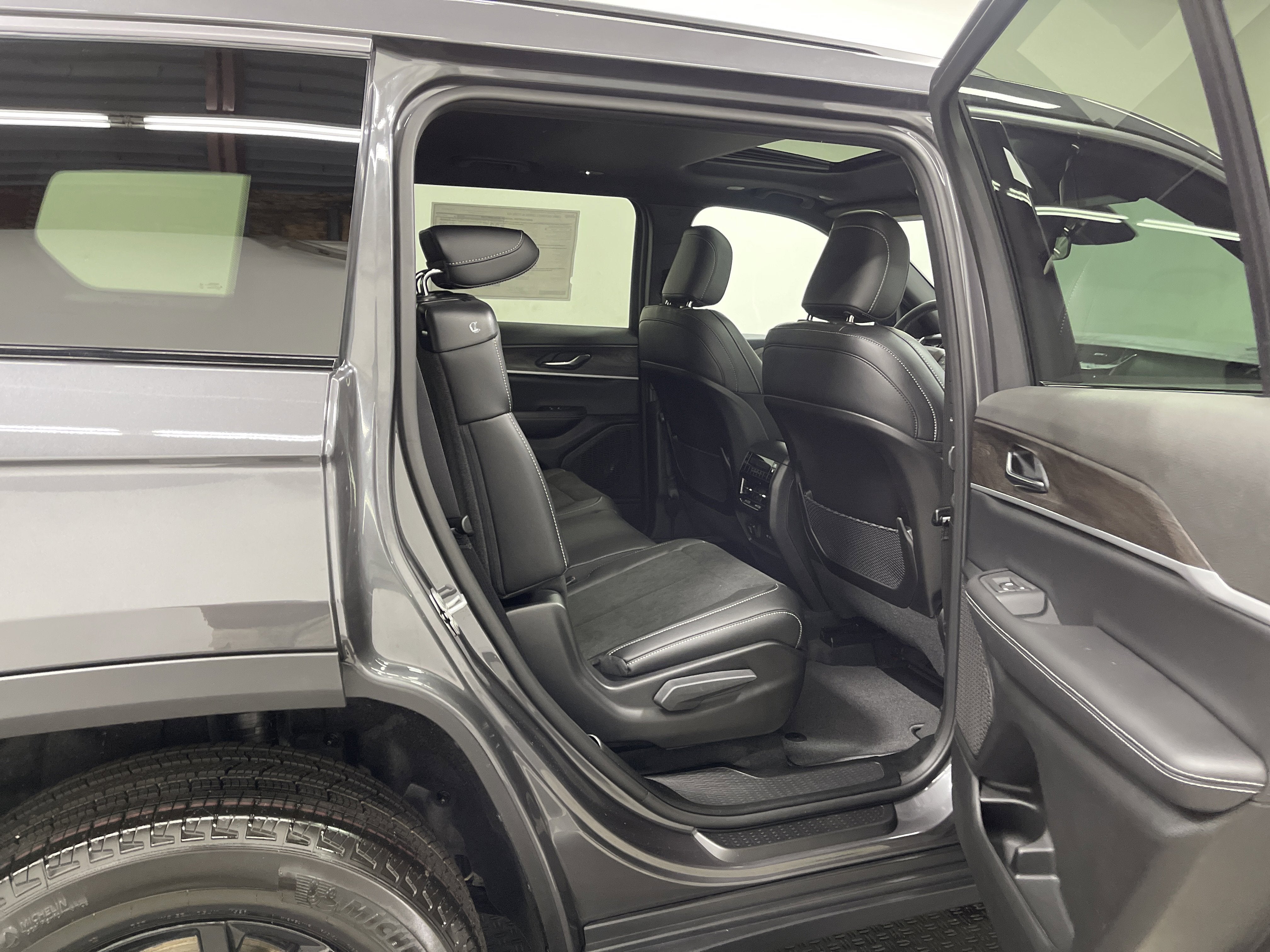2026 Jeep Grand Cherokee GRAND CHEROKEE L LAREDO ALTITUDE 4X4