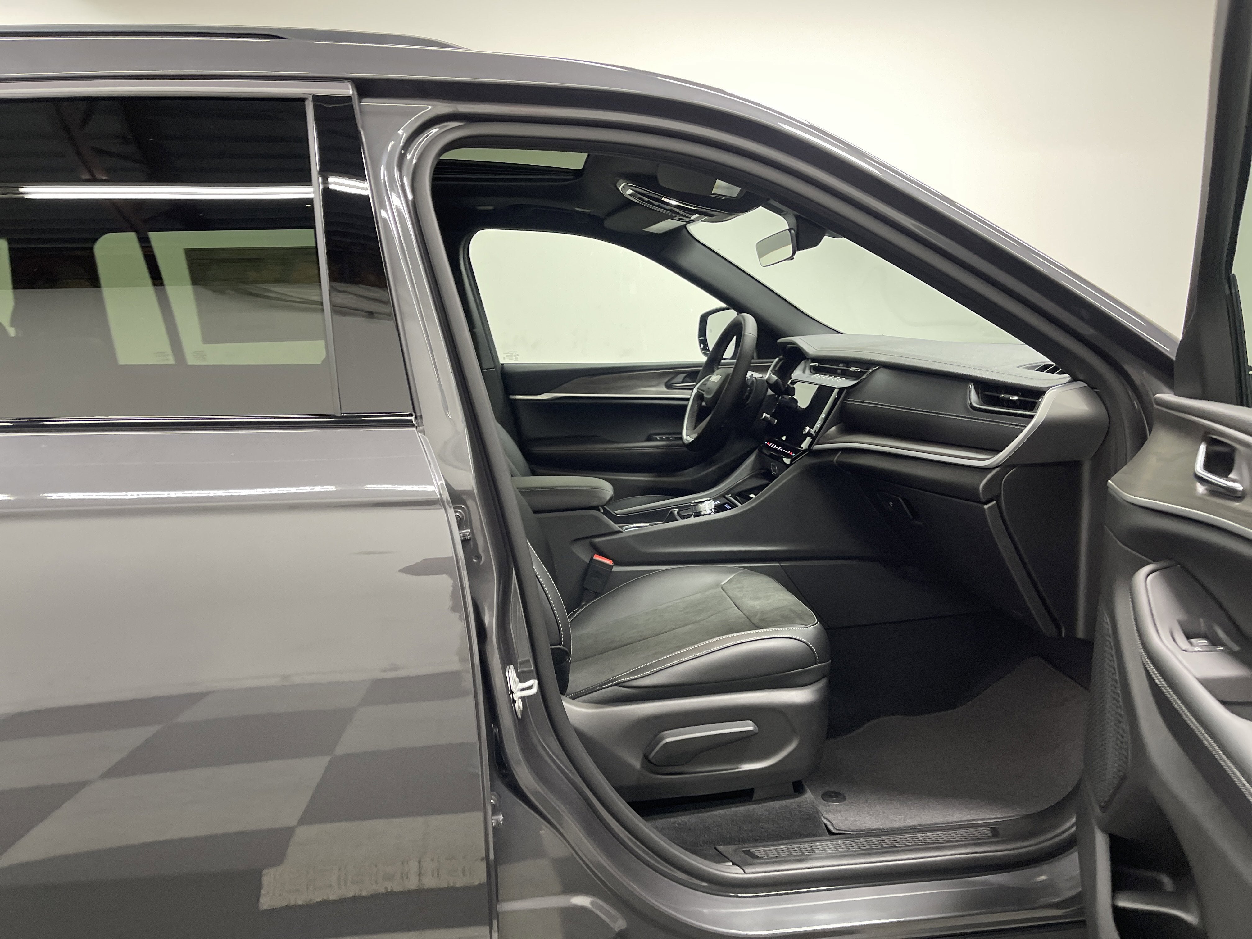 2026 Jeep Grand Cherokee GRAND CHEROKEE L LAREDO ALTITUDE 4X4