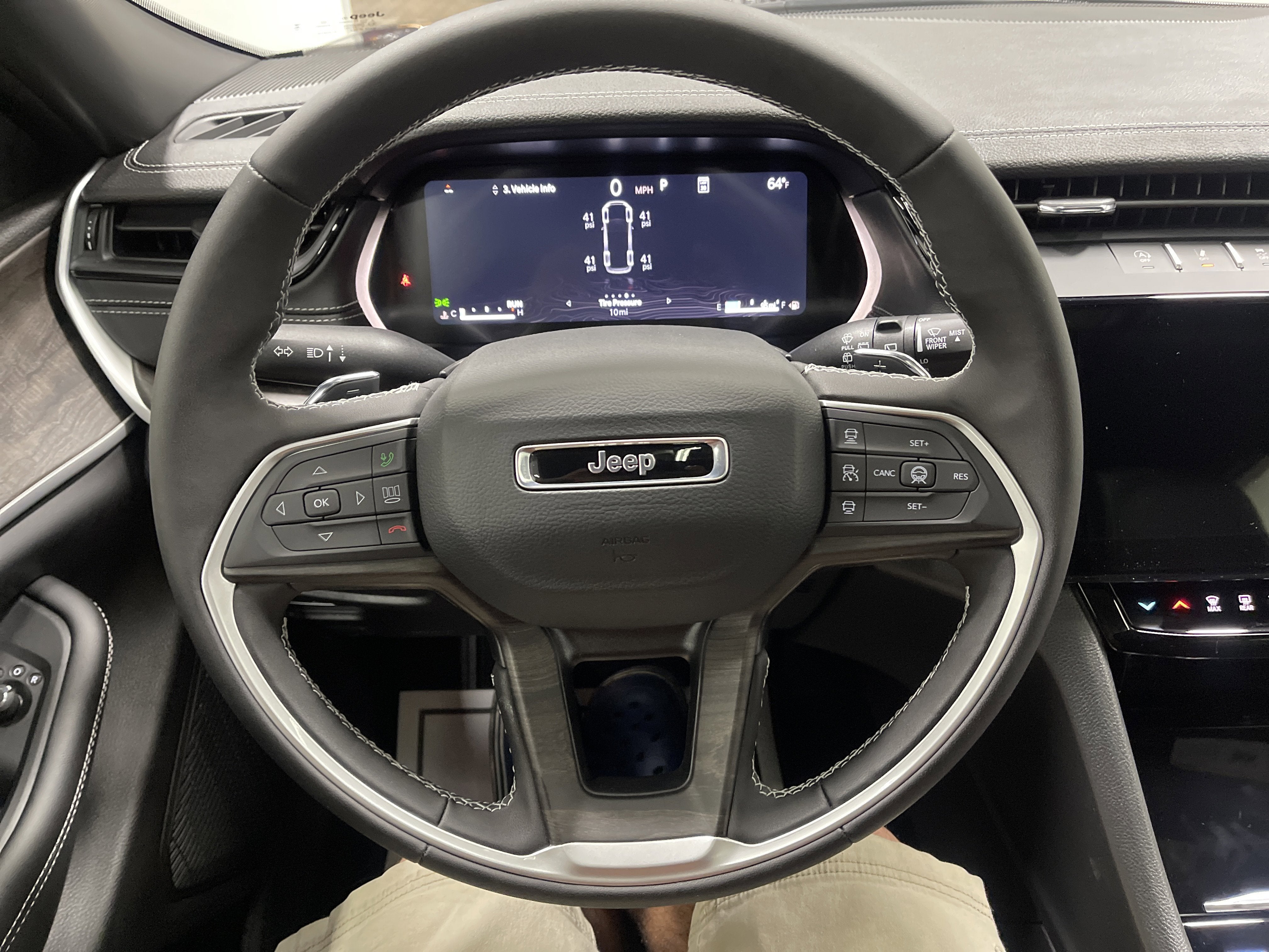 2026 Jeep Grand Cherokee GRAND CHEROKEE L LAREDO ALTITUDE 4X4