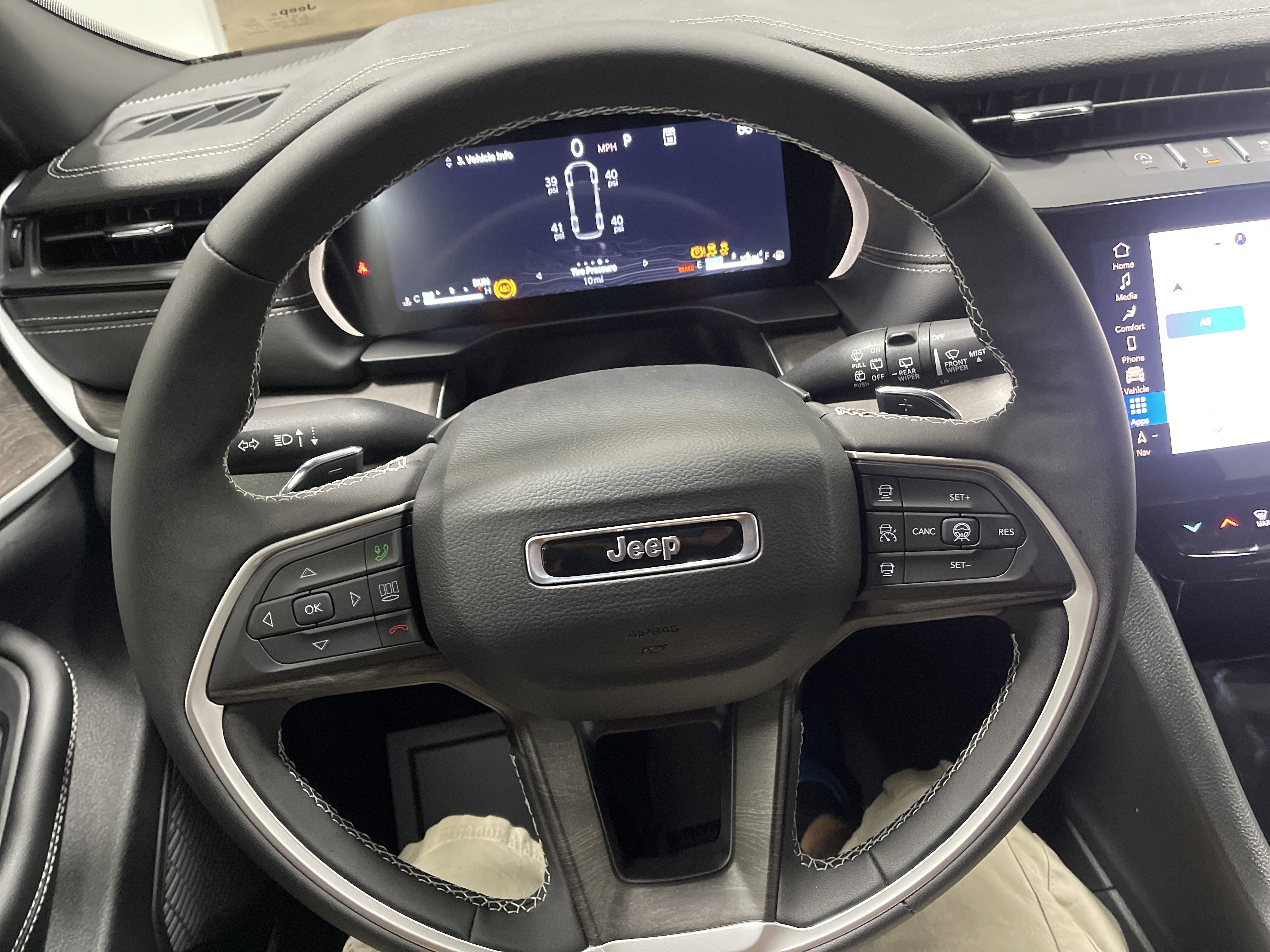 2026 Jeep Grand Cherokee GRAND CHEROKEE L LAREDO ALTITUDE 4X4