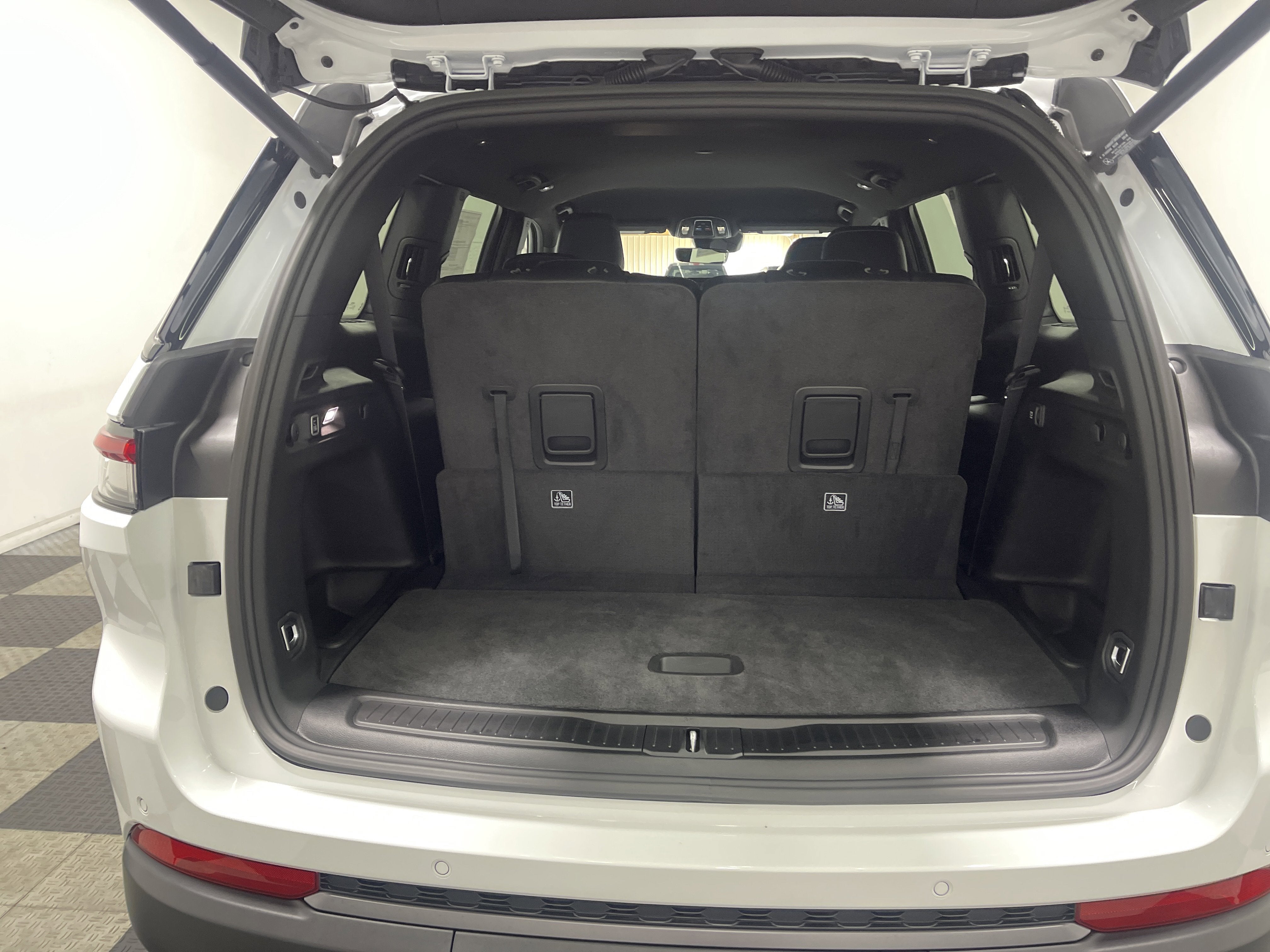 2026 Jeep Grand Cherokee GRAND CHEROKEE L LAREDO ALTITUDE 4X4