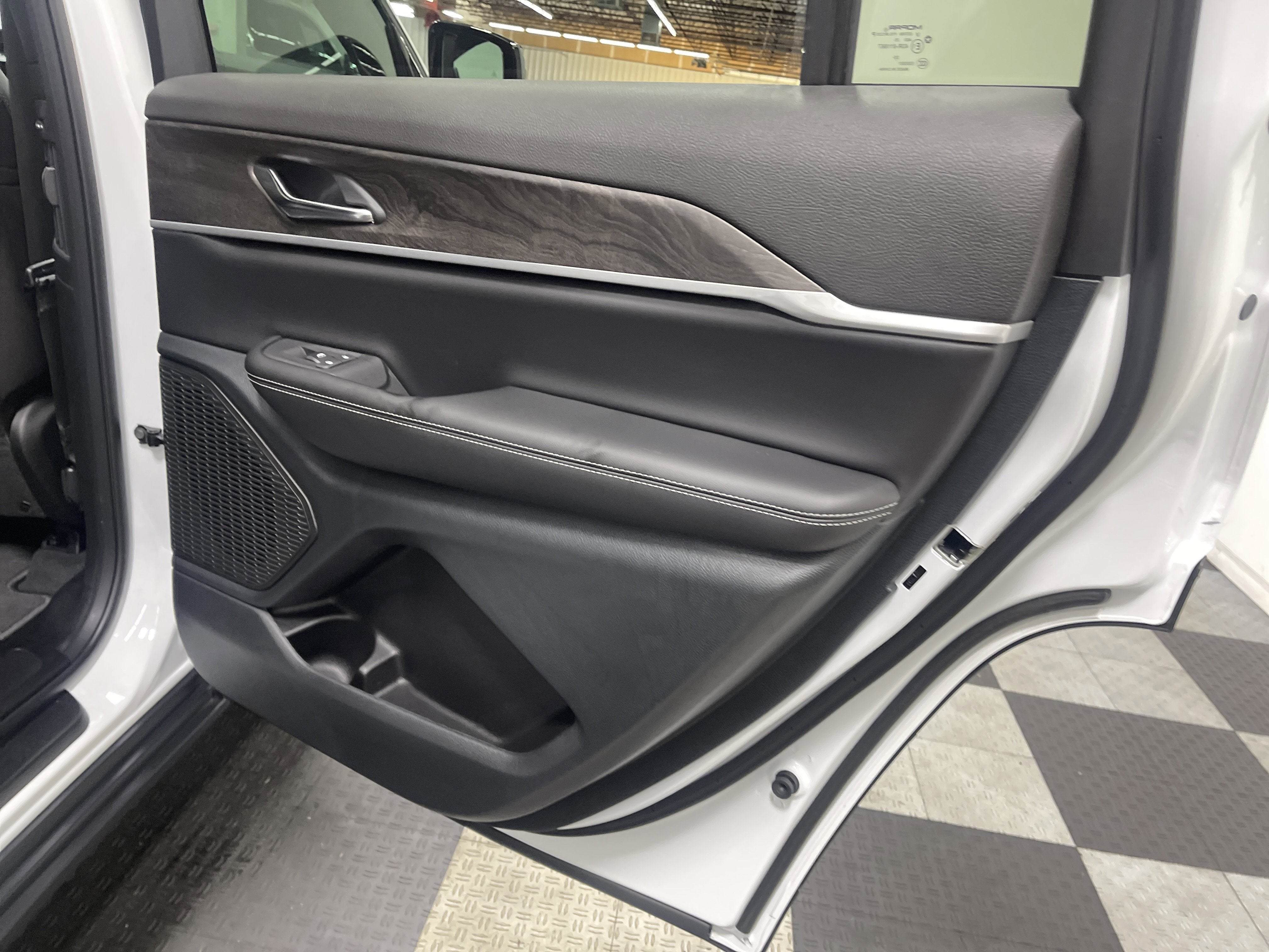 2026 Jeep Grand Cherokee GRAND CHEROKEE L LAREDO ALTITUDE 4X4
