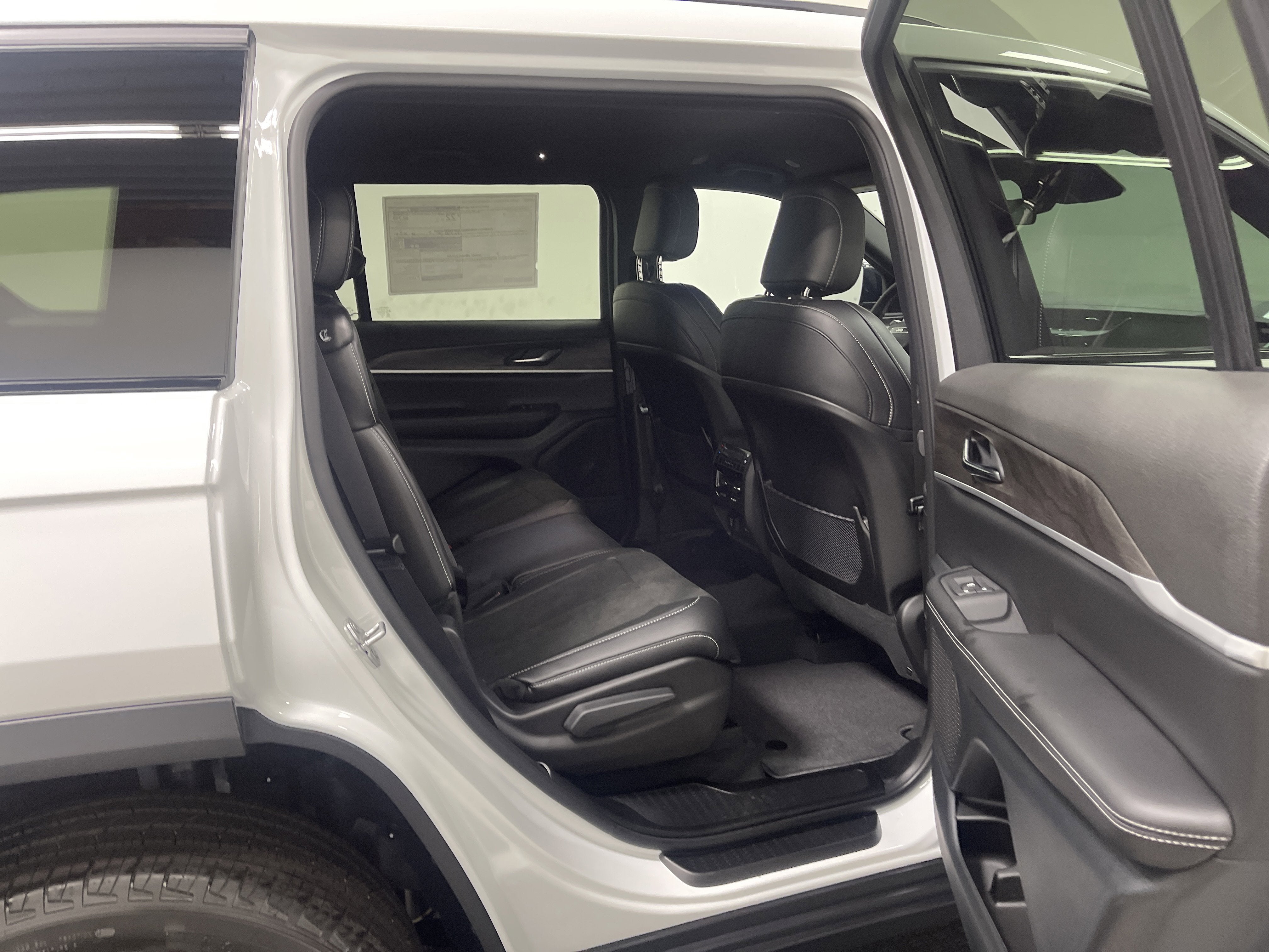 2026 Jeep Grand Cherokee GRAND CHEROKEE L LAREDO ALTITUDE 4X4