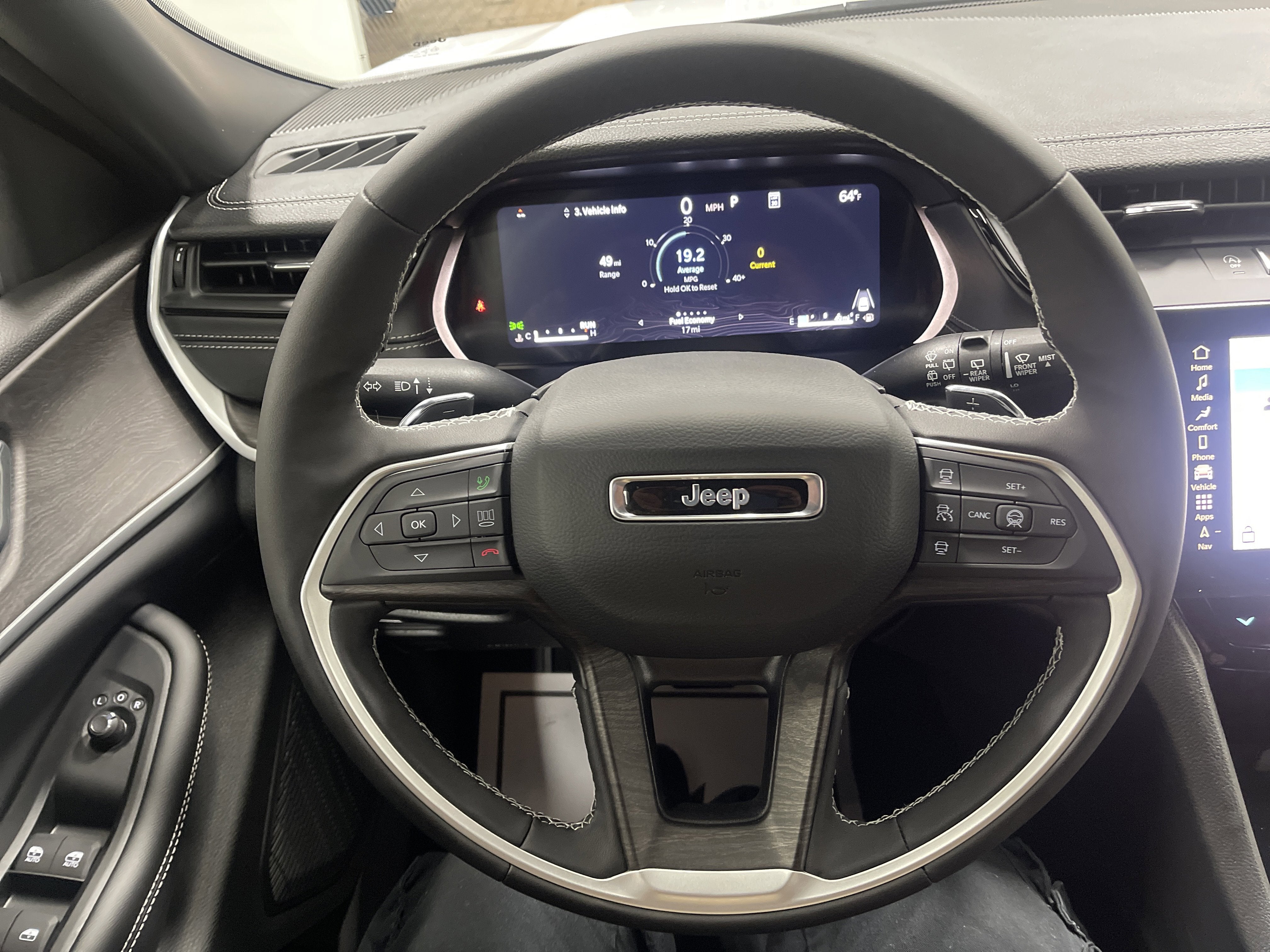 2026 Jeep Grand Cherokee GRAND CHEROKEE L LAREDO ALTITUDE 4X4