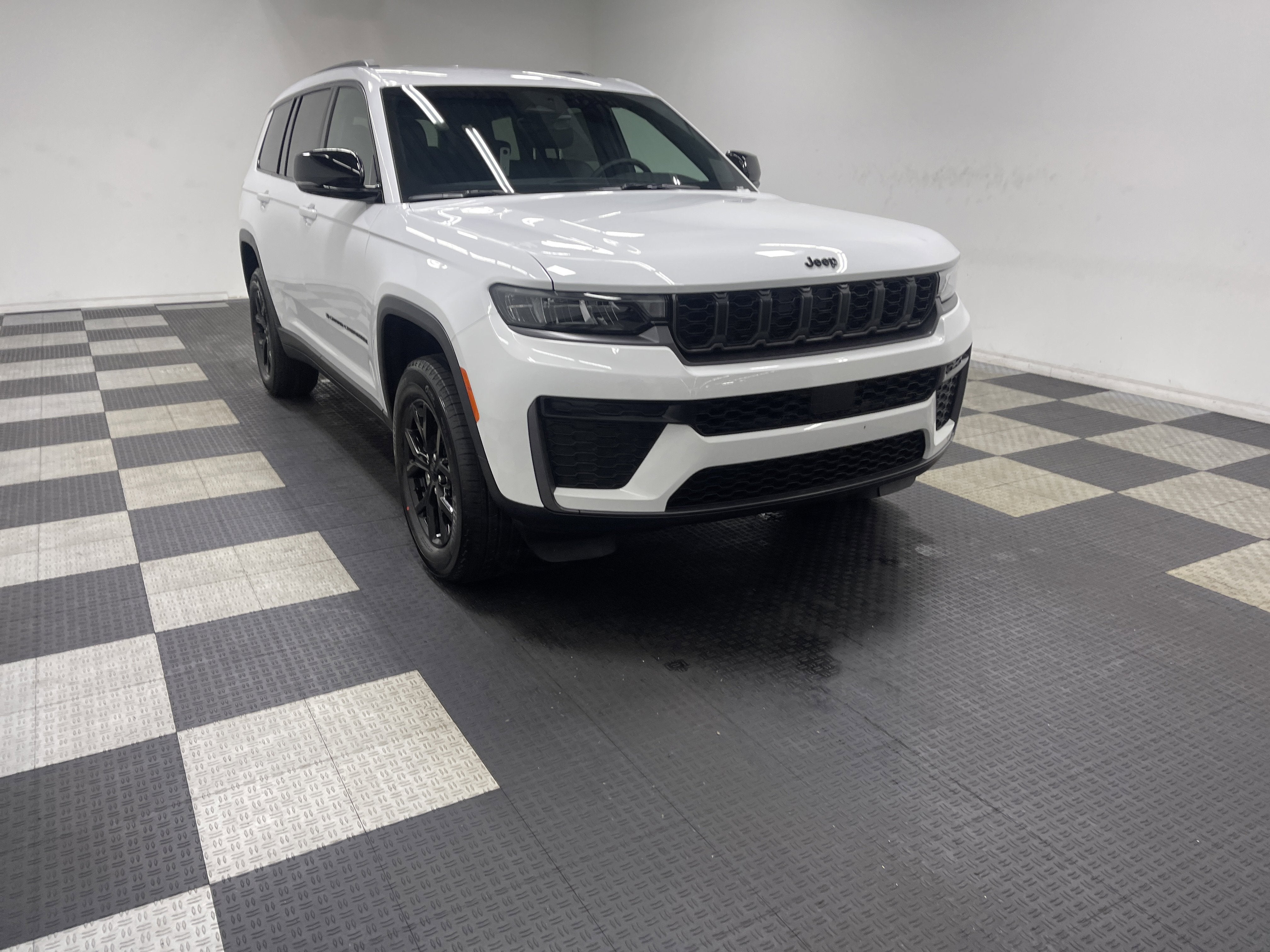 2026 Jeep Grand Cherokee GRAND CHEROKEE L LAREDO ALTITUDE 4X4