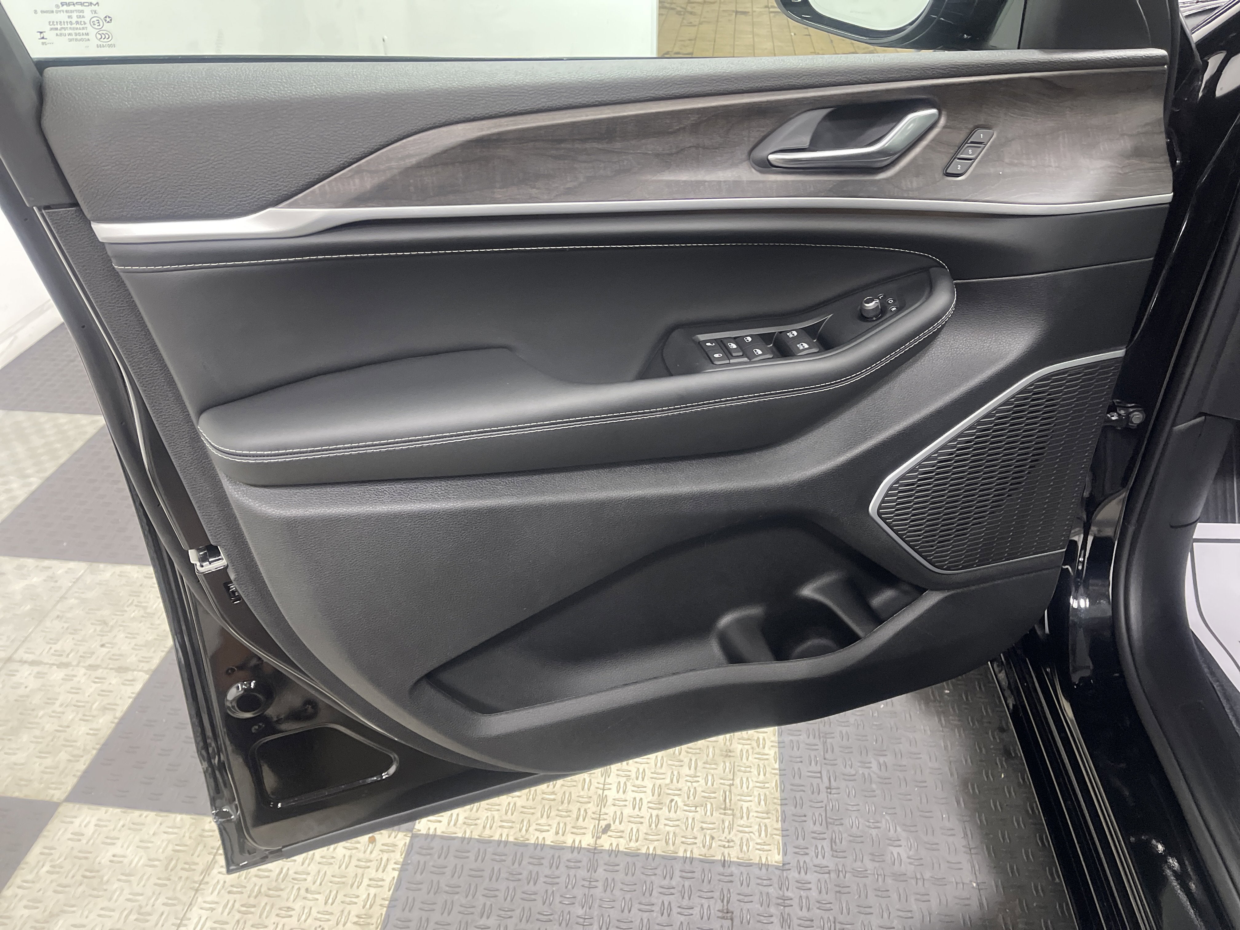 2026 Jeep Grand Cherokee GRAND CHEROKEE L LIMITED RESERVE 4X4