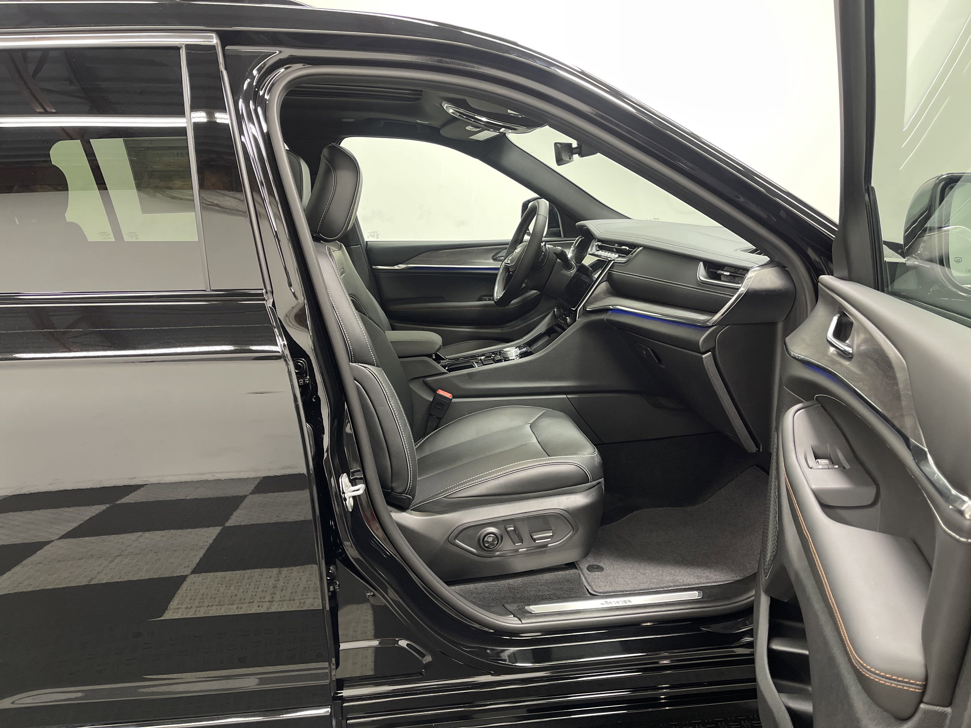 2025 Jeep Grand Cherokee GRAND CHEROKEE L OVERLAND 4X4