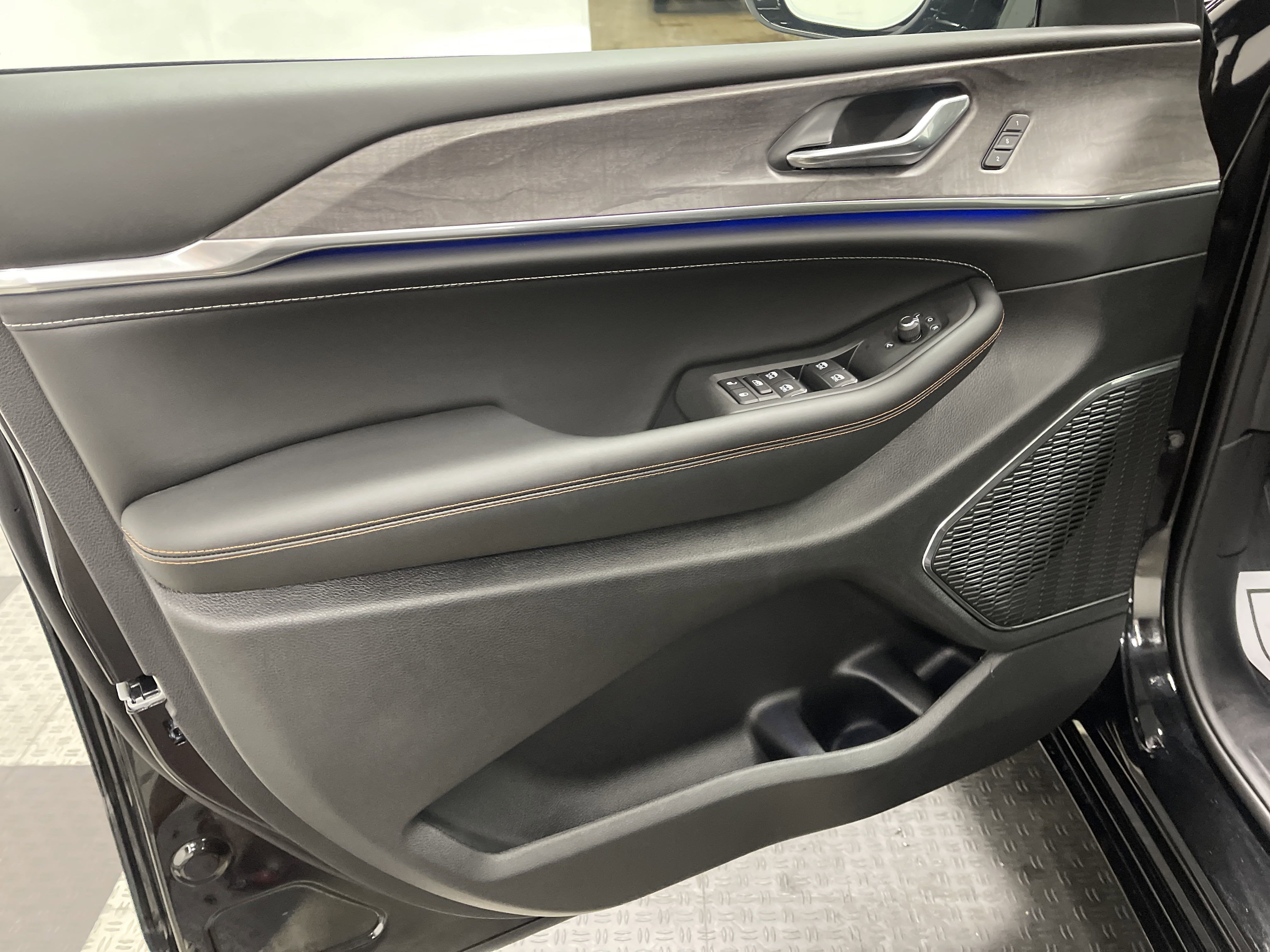 2025 Jeep Grand Cherokee GRAND CHEROKEE L OVERLAND 4X4