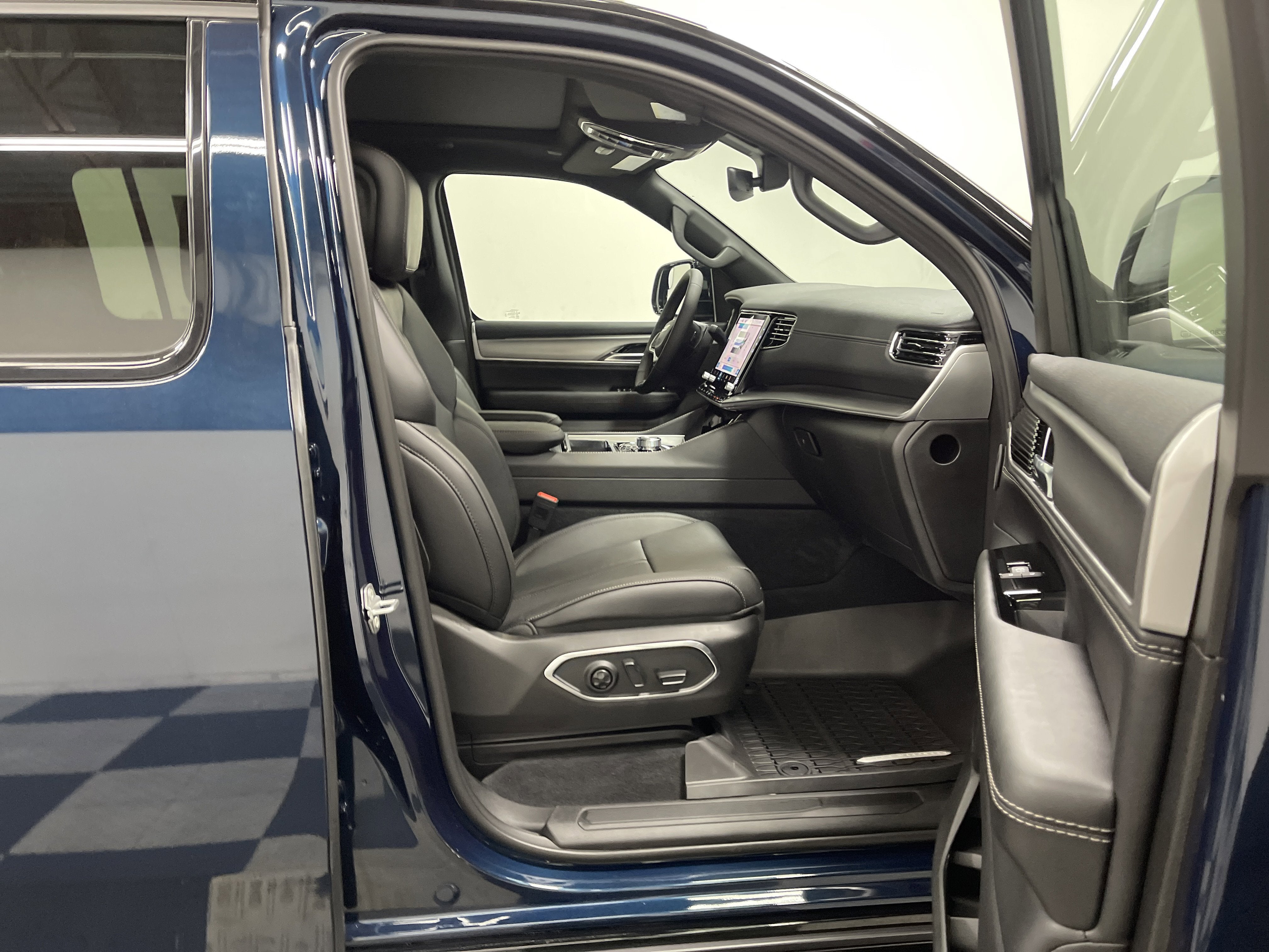 2026 Jeep Grand Wagoneer GRAND WAGONEER UPLAND 4X4