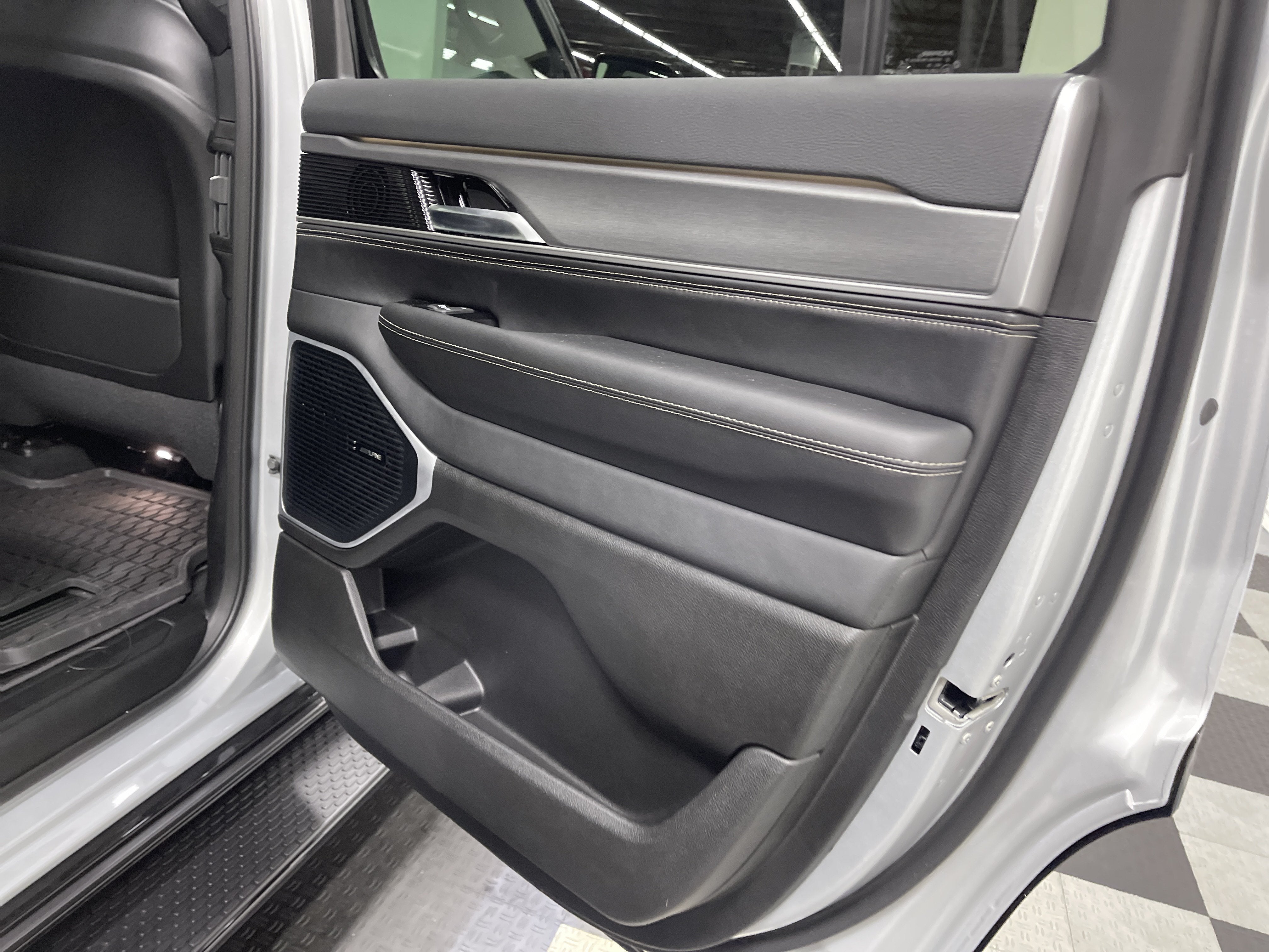 2026 Jeep Grand Wagoneer GRAND WAGONEER UPLAND 4X4