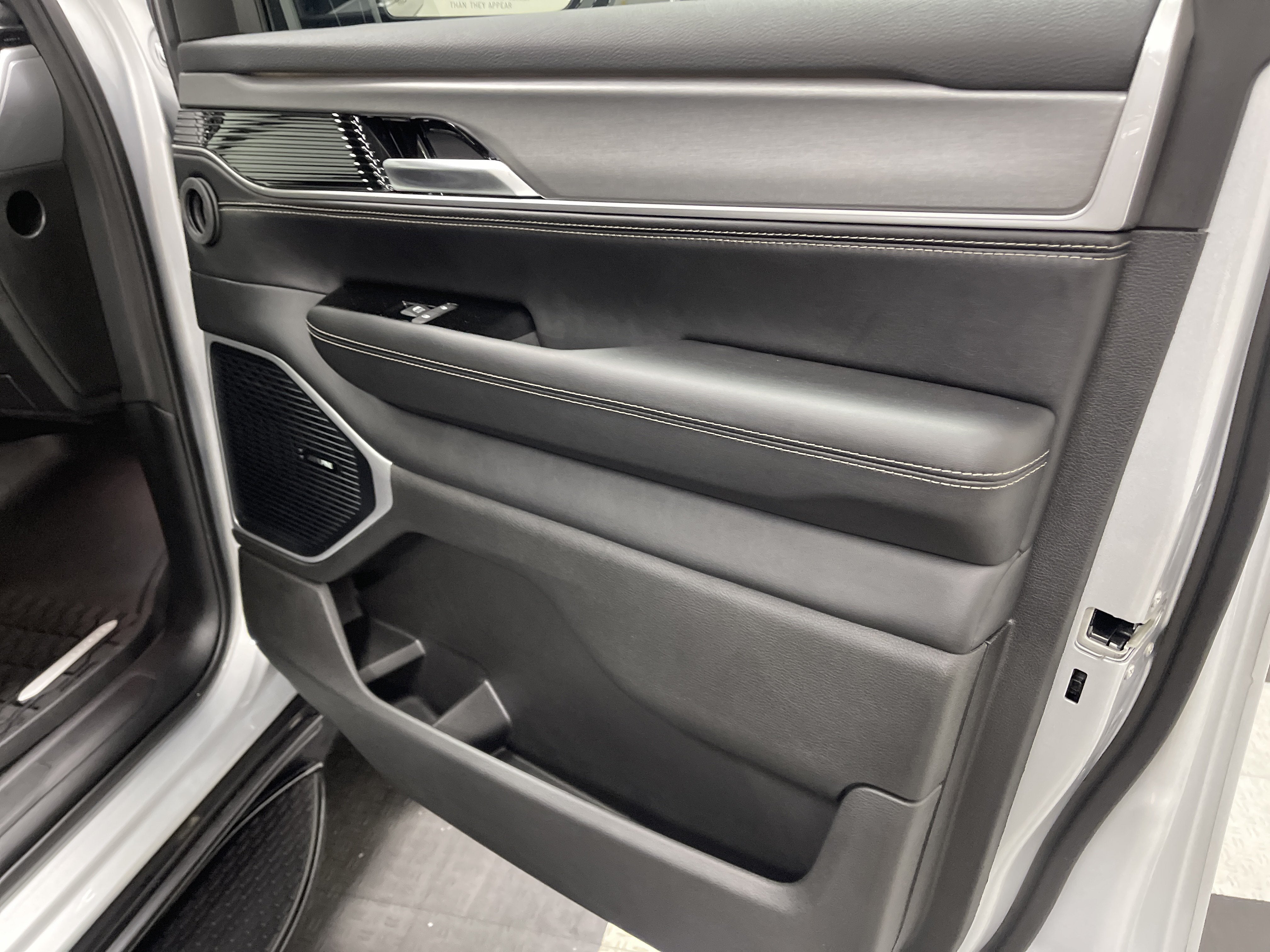 2026 Jeep Grand Wagoneer GRAND WAGONEER UPLAND 4X4