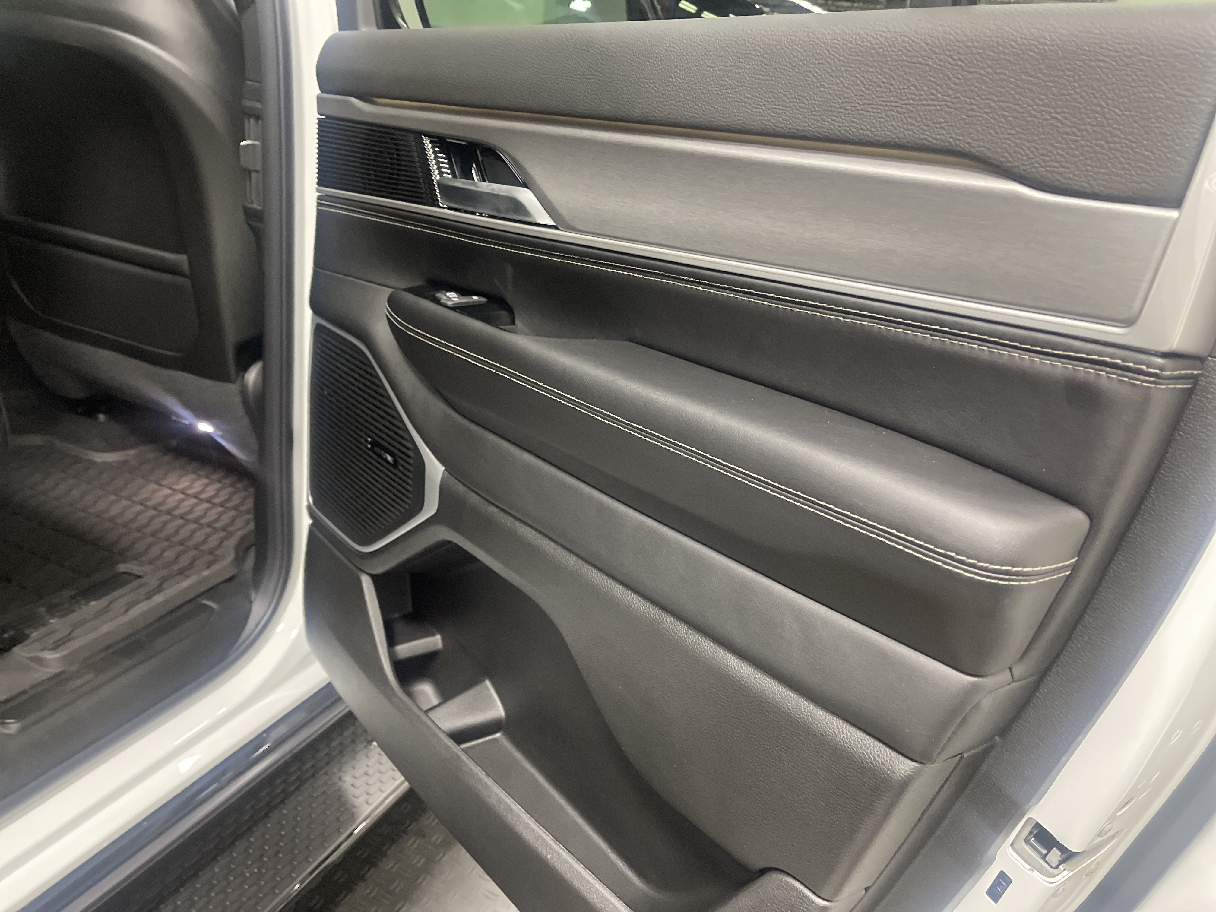2026 Jeep Grand Wagoneer GRAND WAGONEER UPLAND 4X4