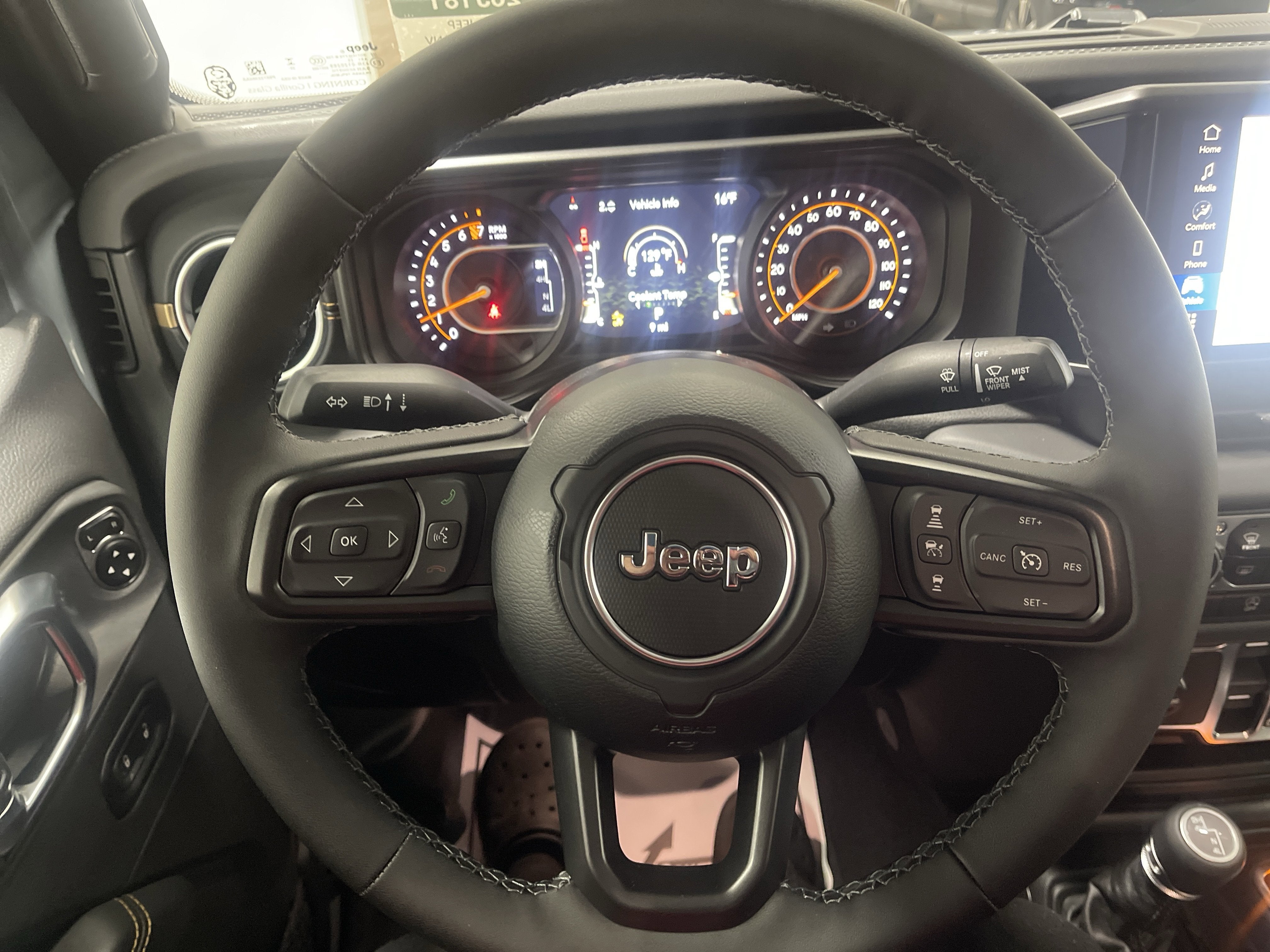 2026 Jeep Gladiator GLADIATOR SAHARA 4X4