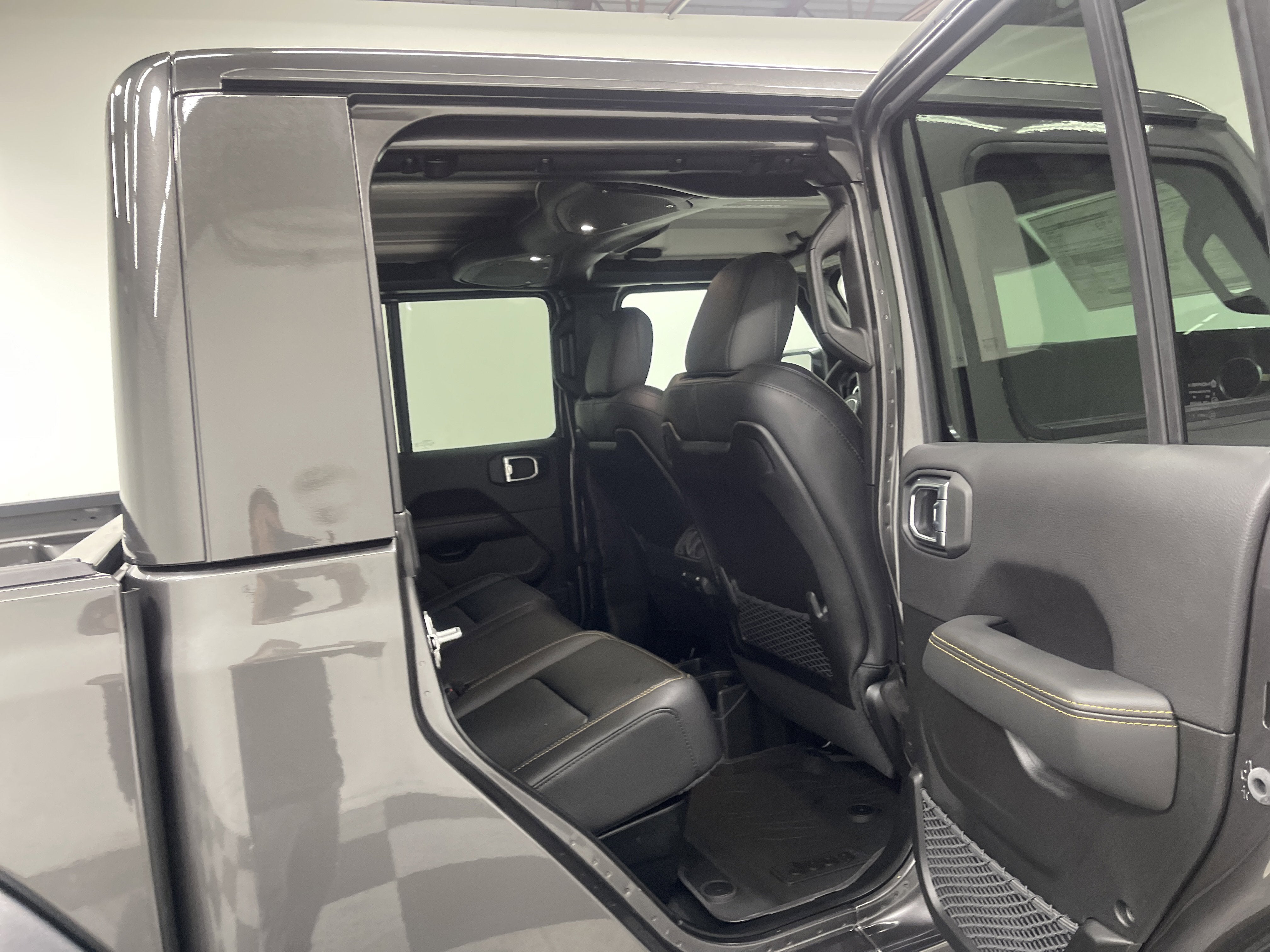 2026 Jeep Gladiator GLADIATOR SAHARA 4X4