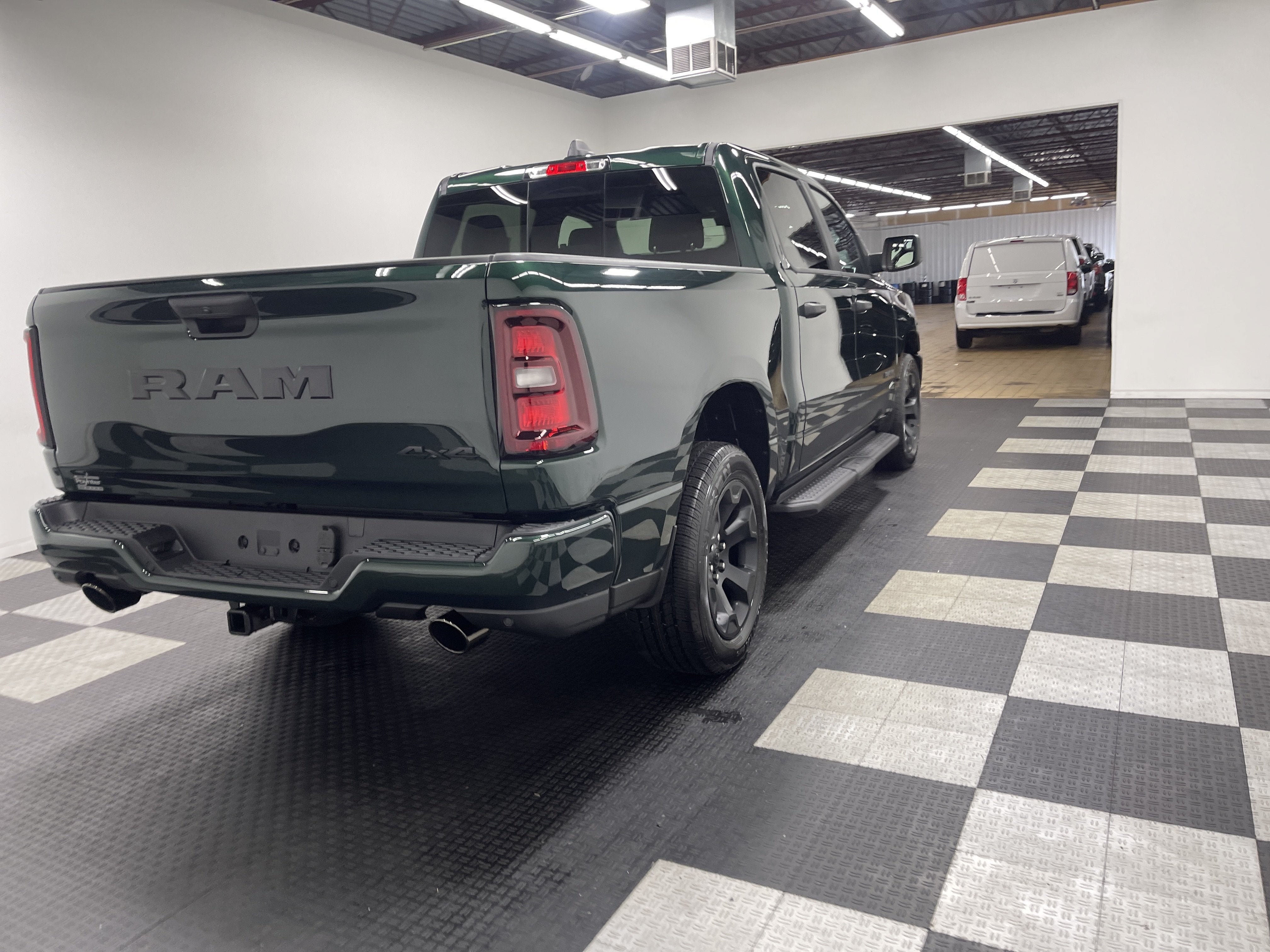 2026 RAM Ram 1500 RAM 1500 EXPRESS CREW CAB 4X4 5'7' BOX