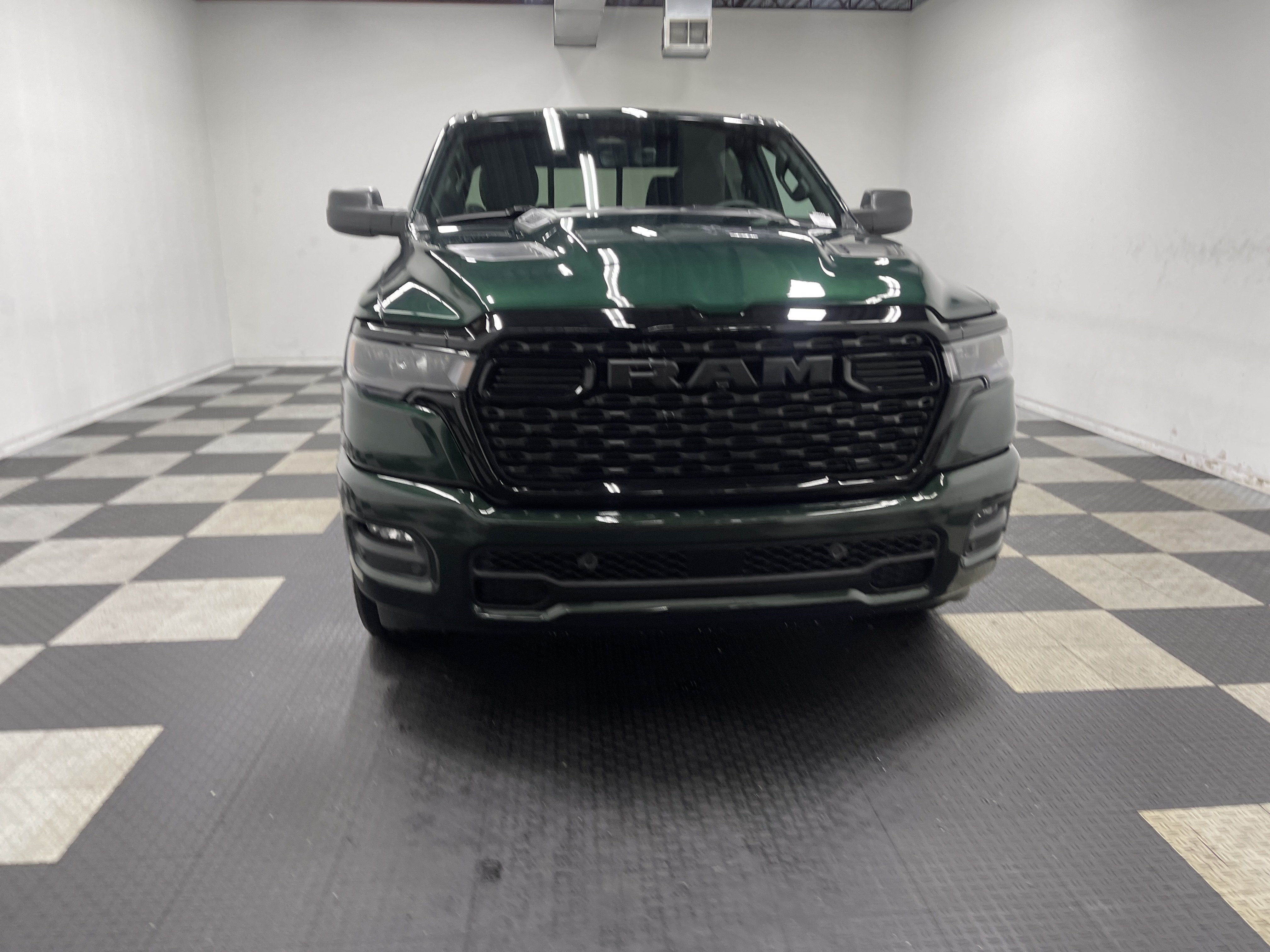 2026 RAM Ram 1500 RAM 1500 EXPRESS CREW CAB 4X4 5'7' BOX