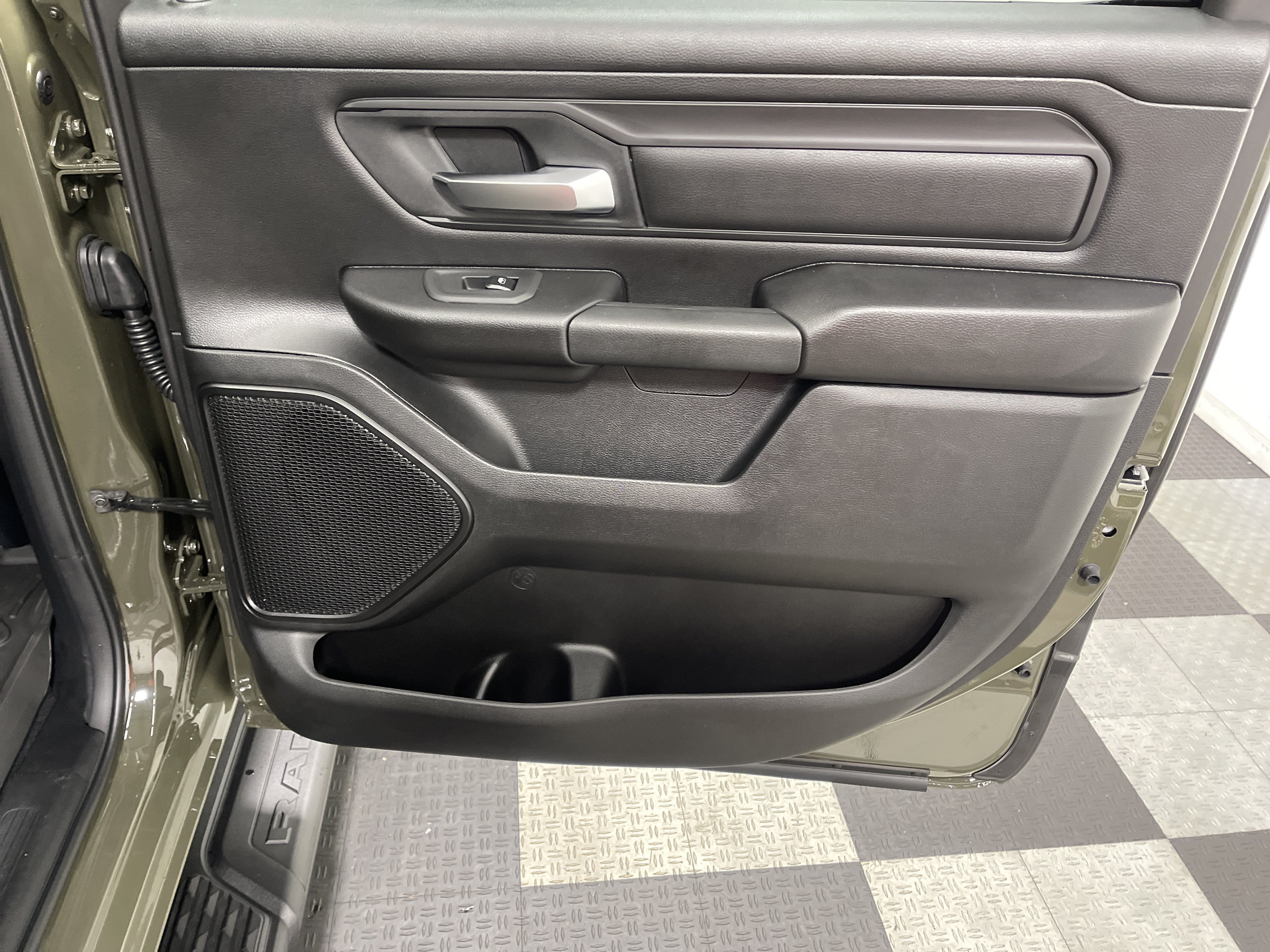 2027 RAM Ram 1500 RAM 1500 WARLOCK CREW CAB 4X4 5'7' BOX