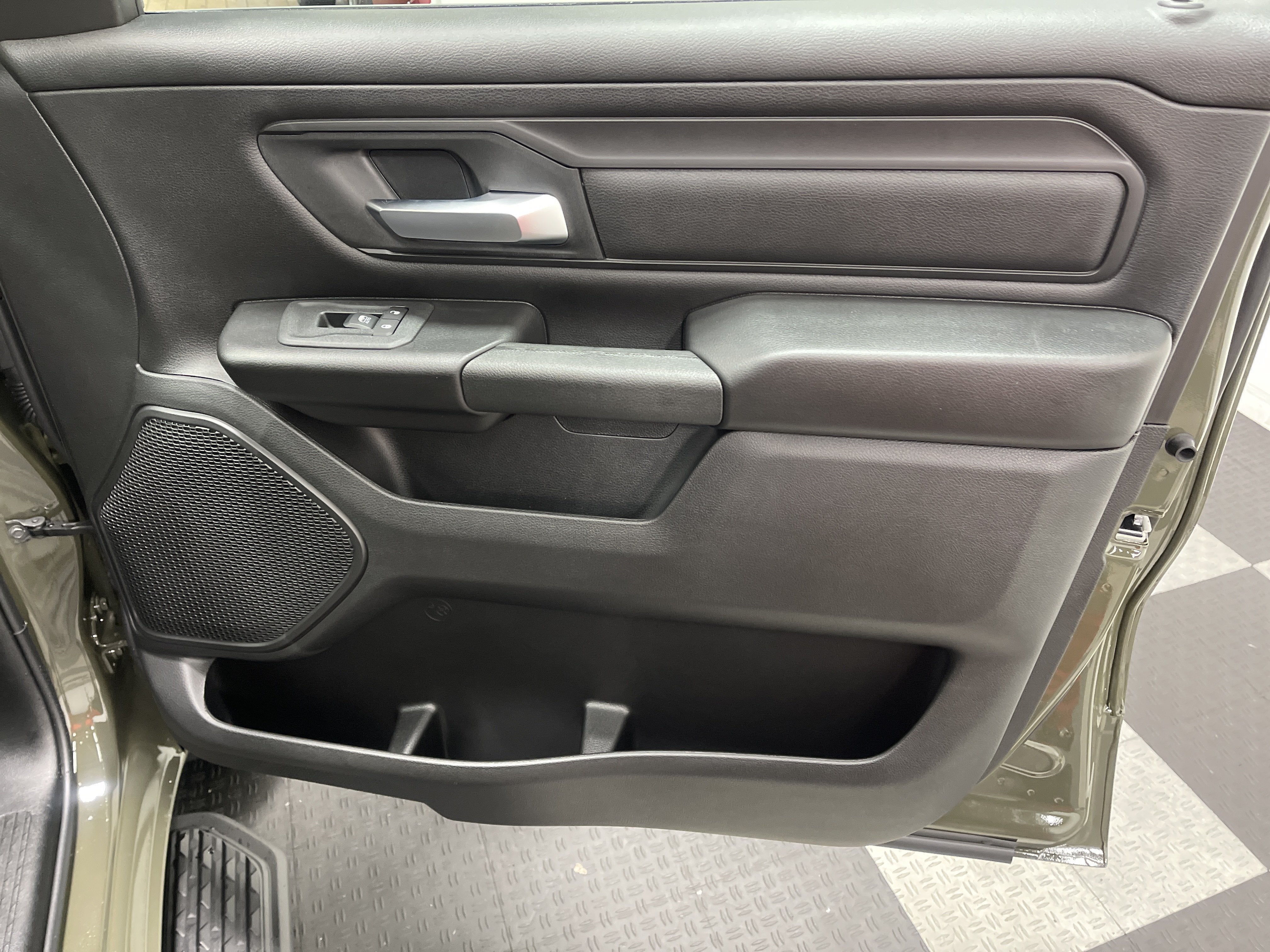 2027 RAM Ram 1500 RAM 1500 WARLOCK CREW CAB 4X4 5'7' BOX