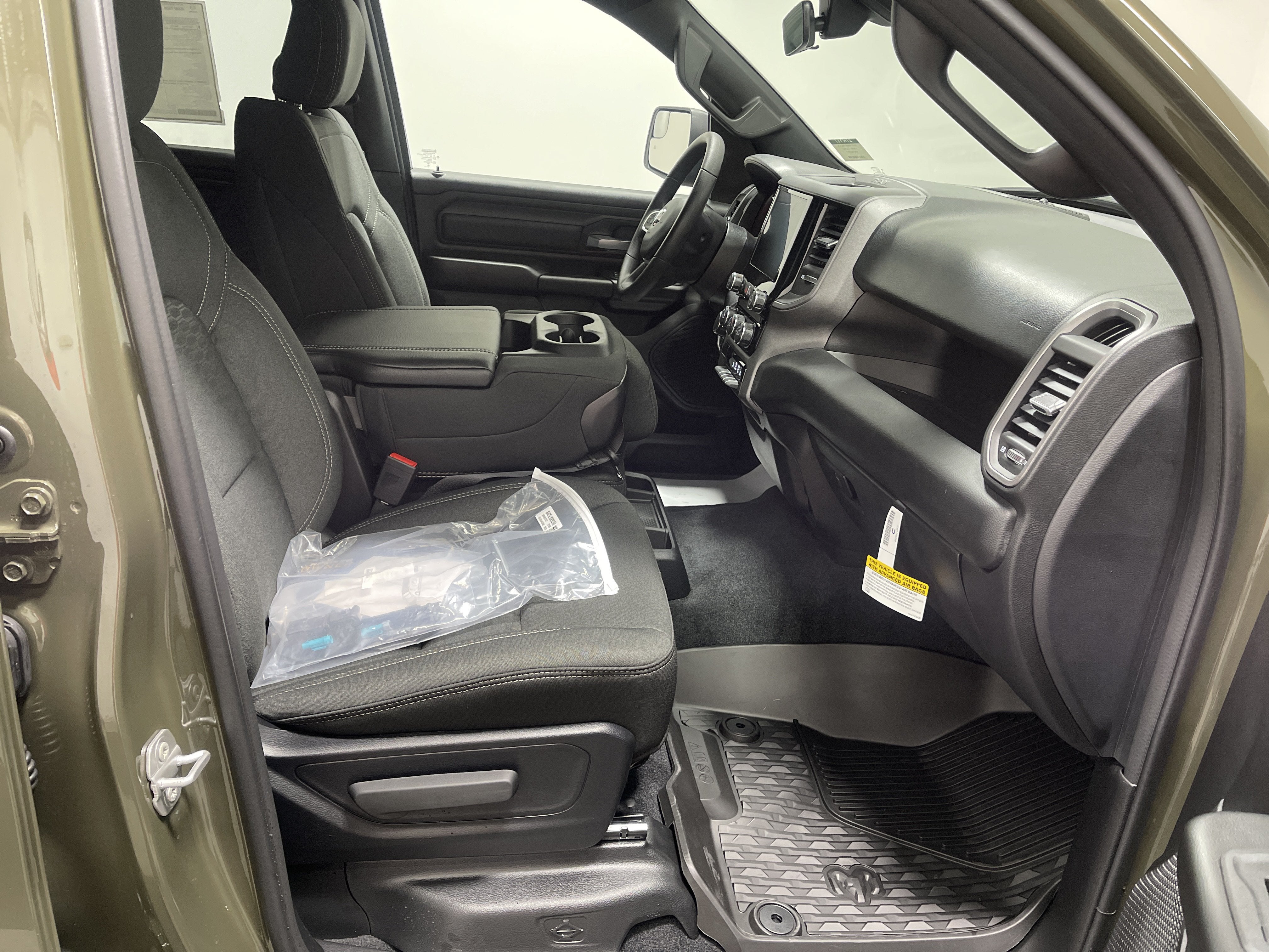 2027 RAM Ram 1500 RAM 1500 WARLOCK CREW CAB 4X4 5'7' BOX
