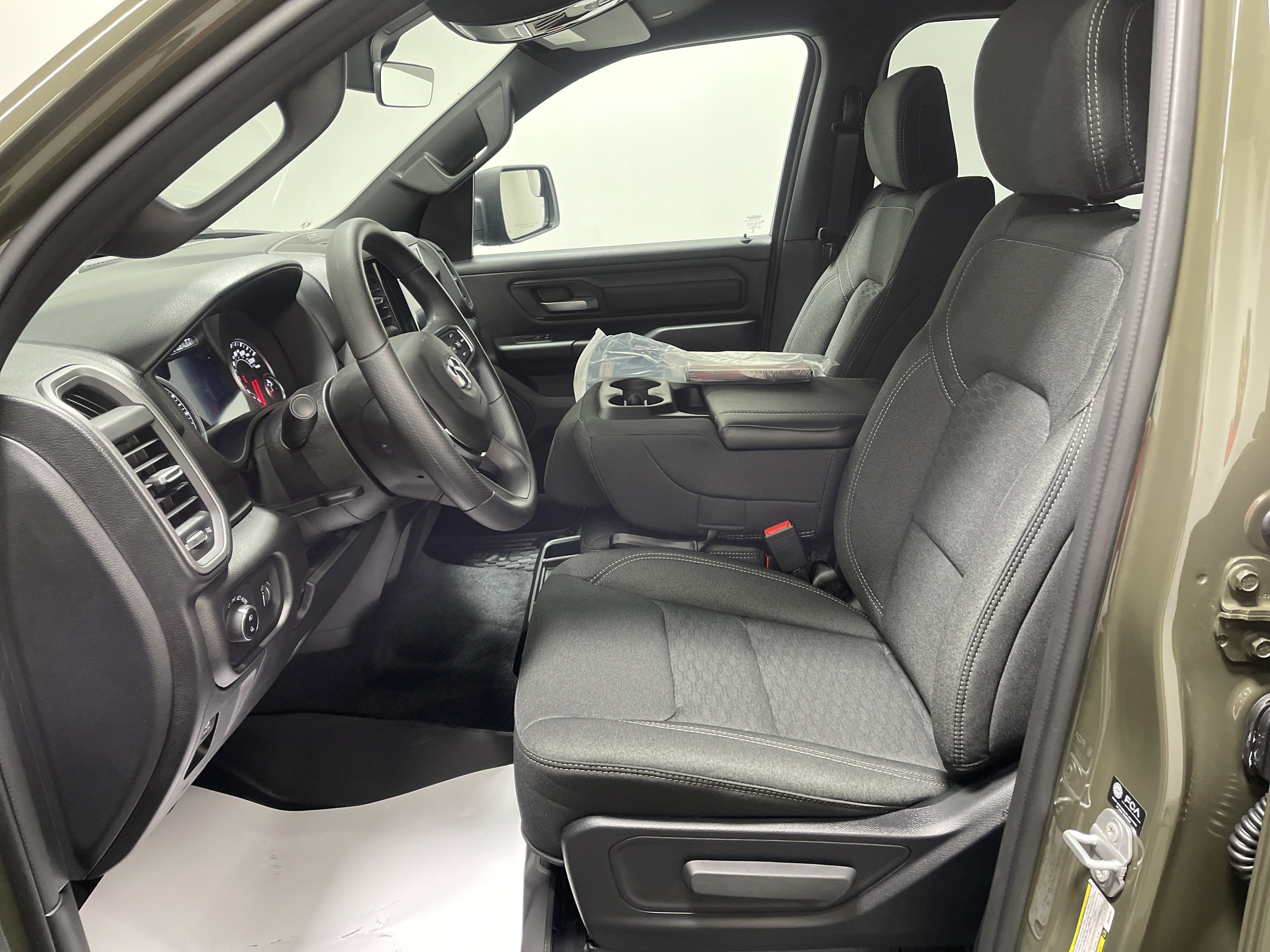2027 RAM Ram 1500 RAM 1500 WARLOCK CREW CAB 4X4 5'7' BOX